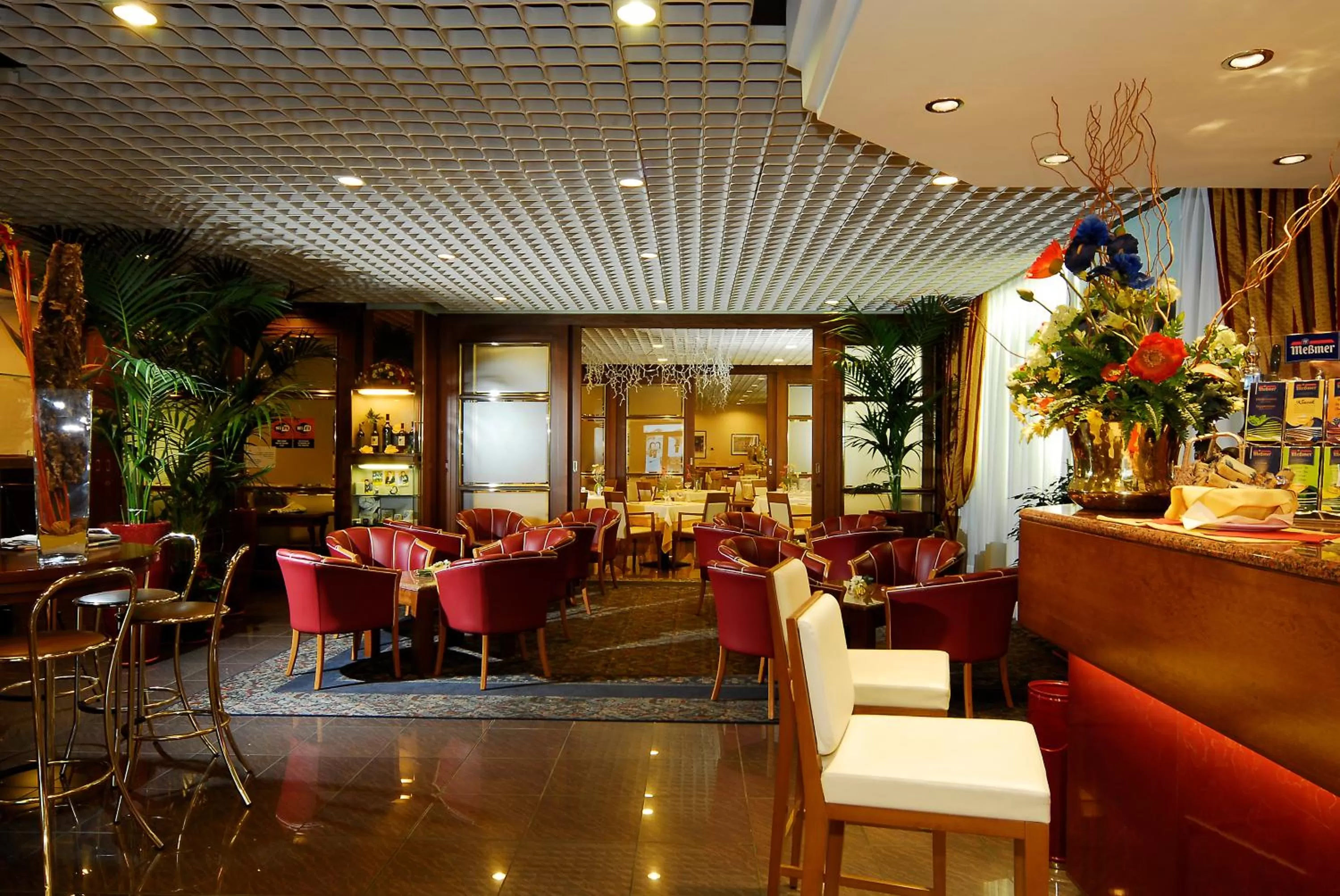 Communal lounge/ TV room in Hotel Maxim