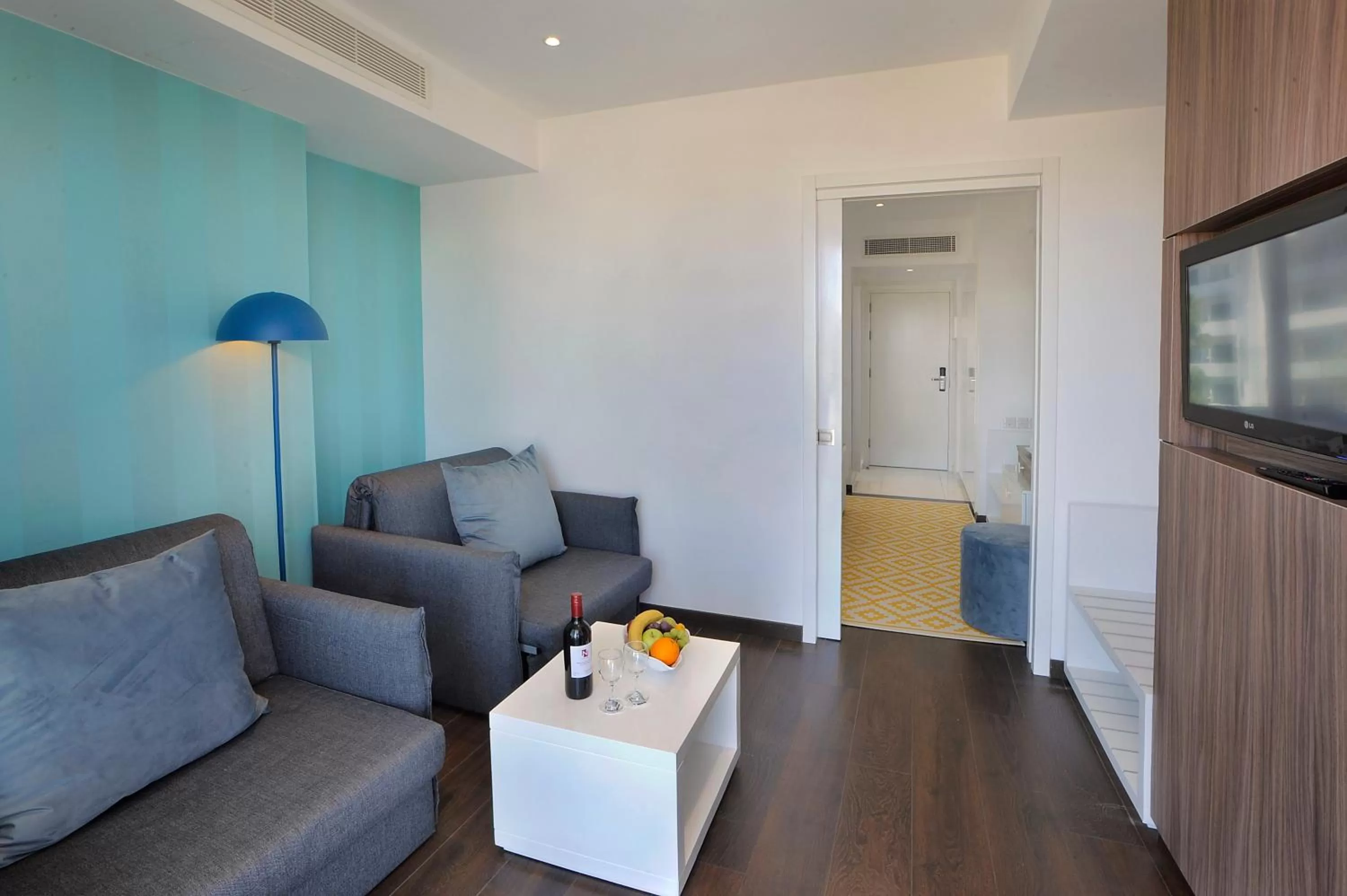 Seating area in Nestor Hotel