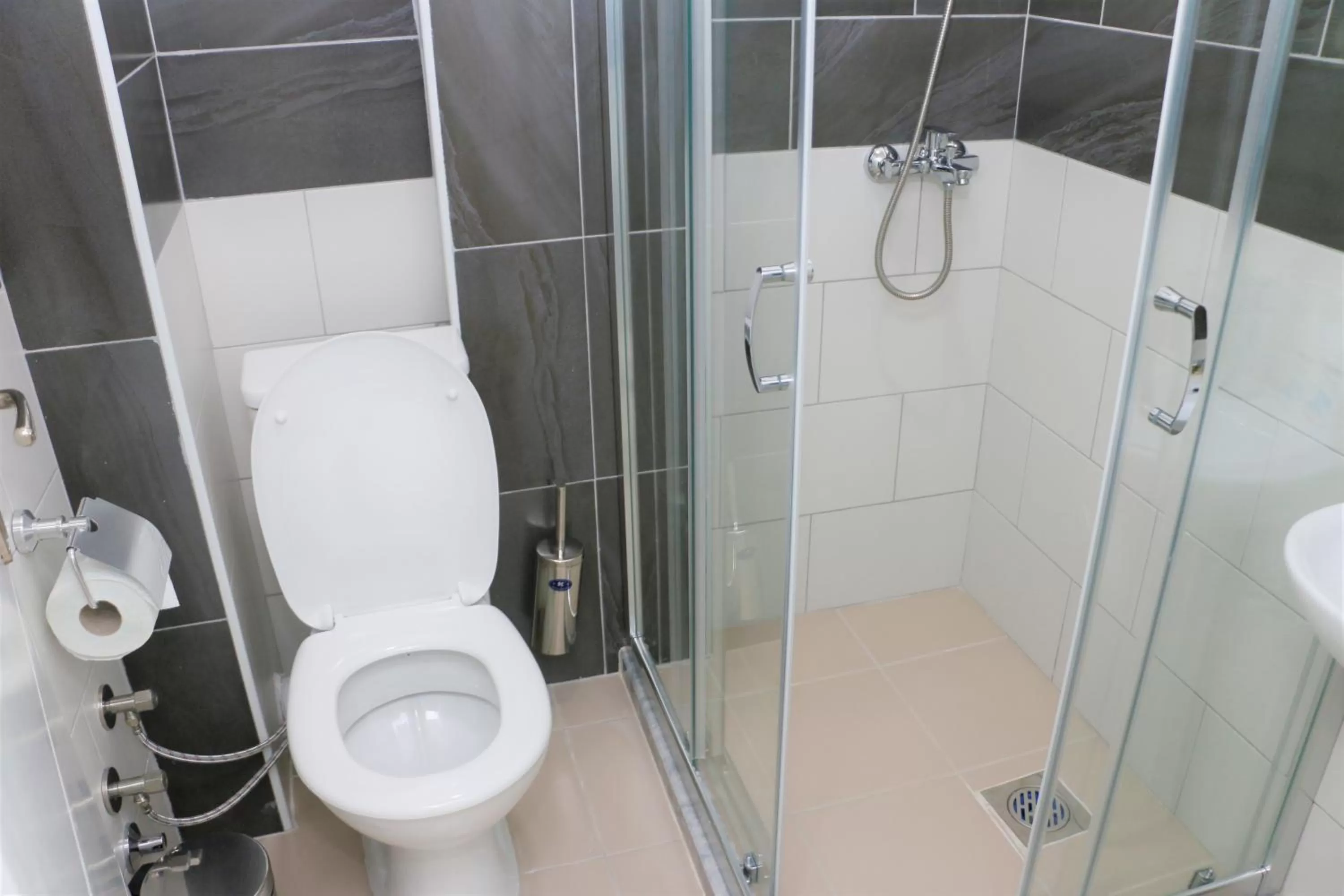 Shower in Hotel Old Konak