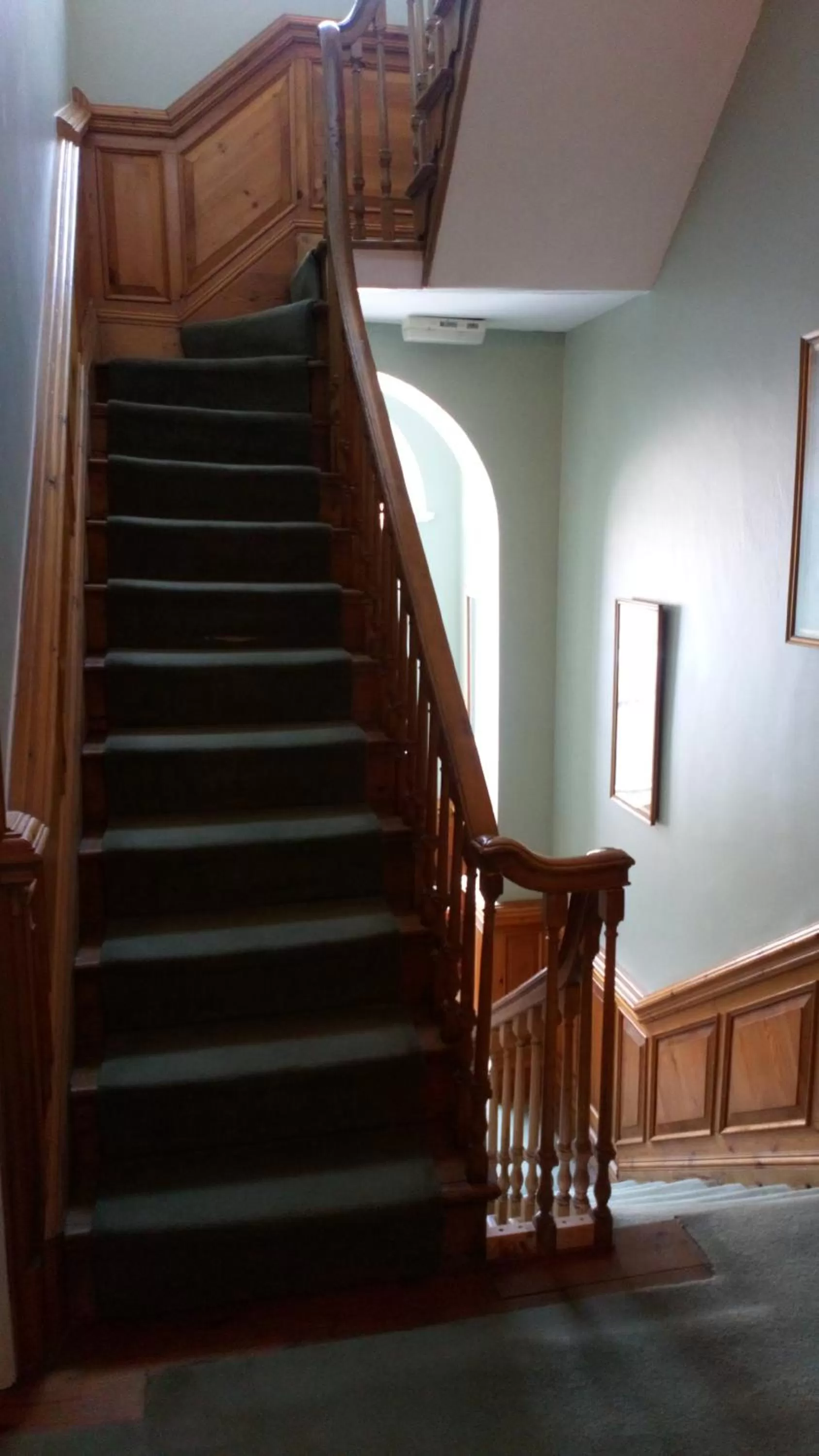 The Londesborough Arms bar with en-suite rooms