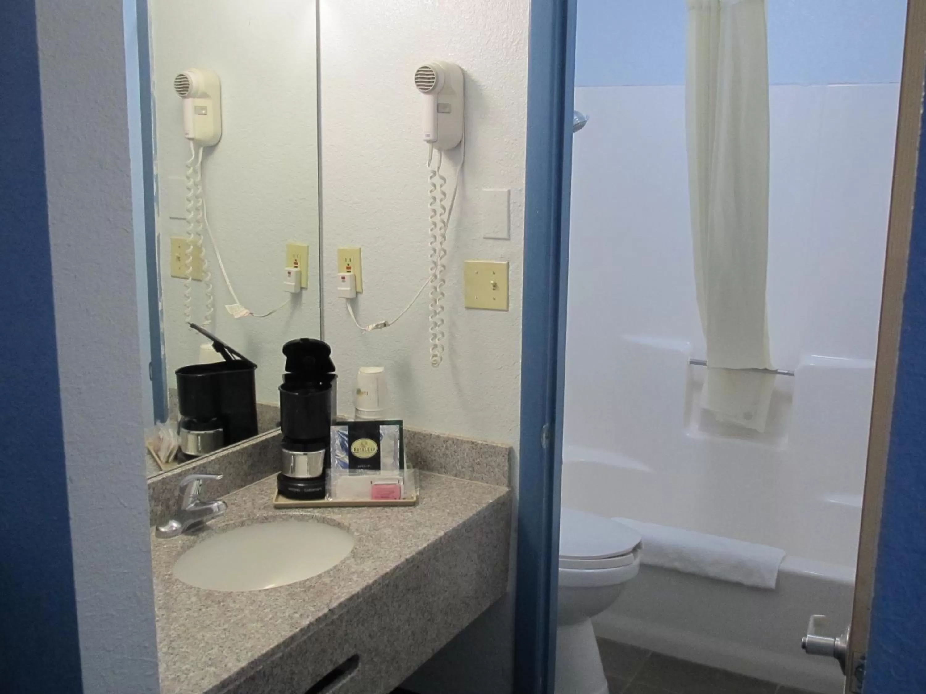 Bathroom in Super 8 by Wyndham Dumas TX