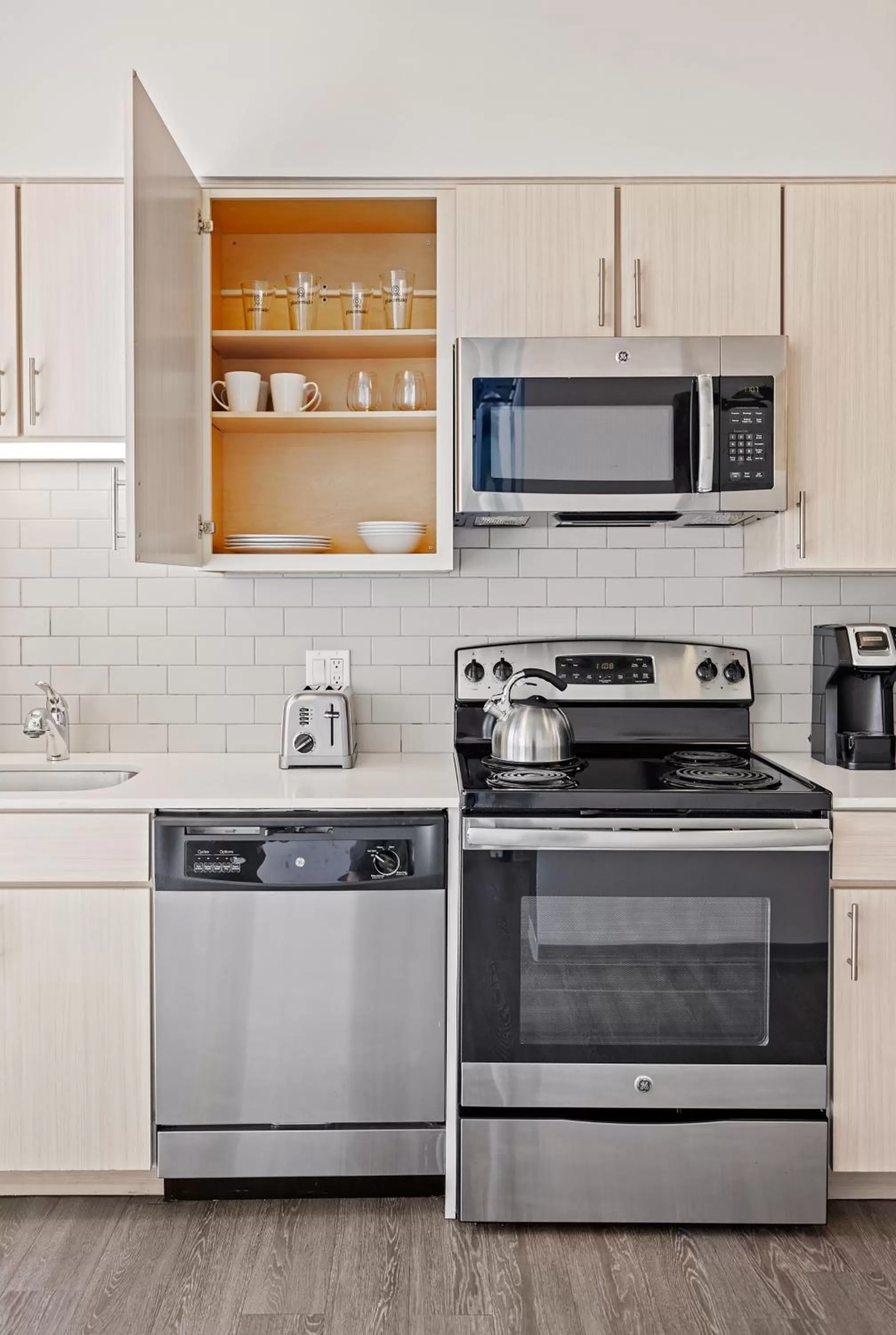 Kitchen or kitchenette in Placemakr Premier SoBro