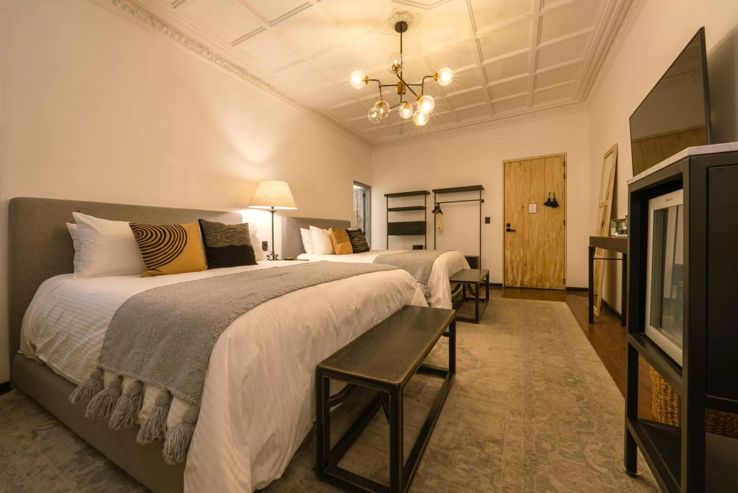 Photo of the whole room, Bed in Orchid House Mexico City