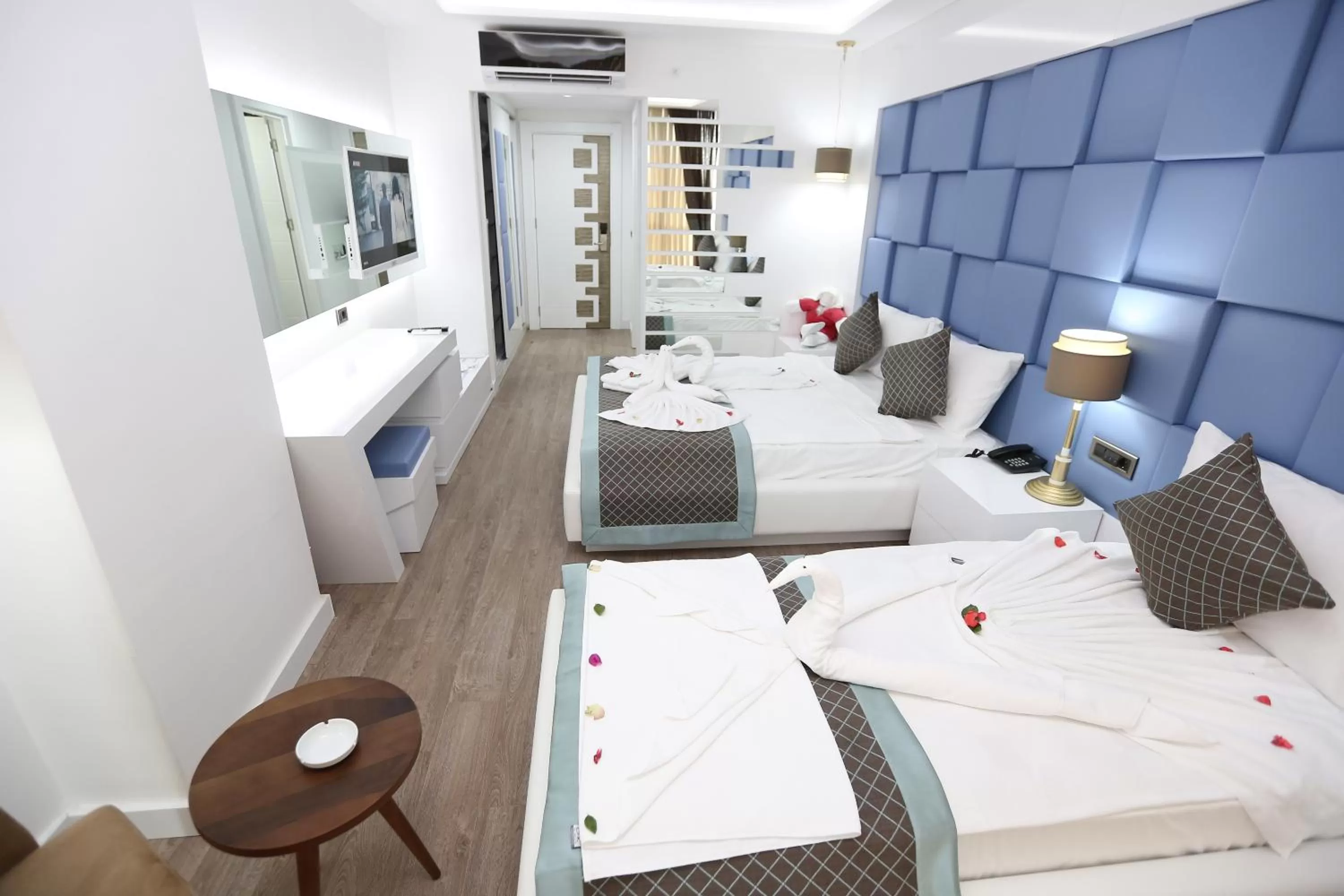 Bed in Elips Royal Hotel & SPA