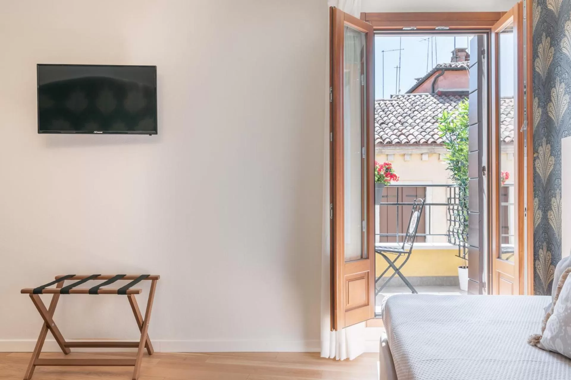 TV and multimedia in Hotel Grifoni