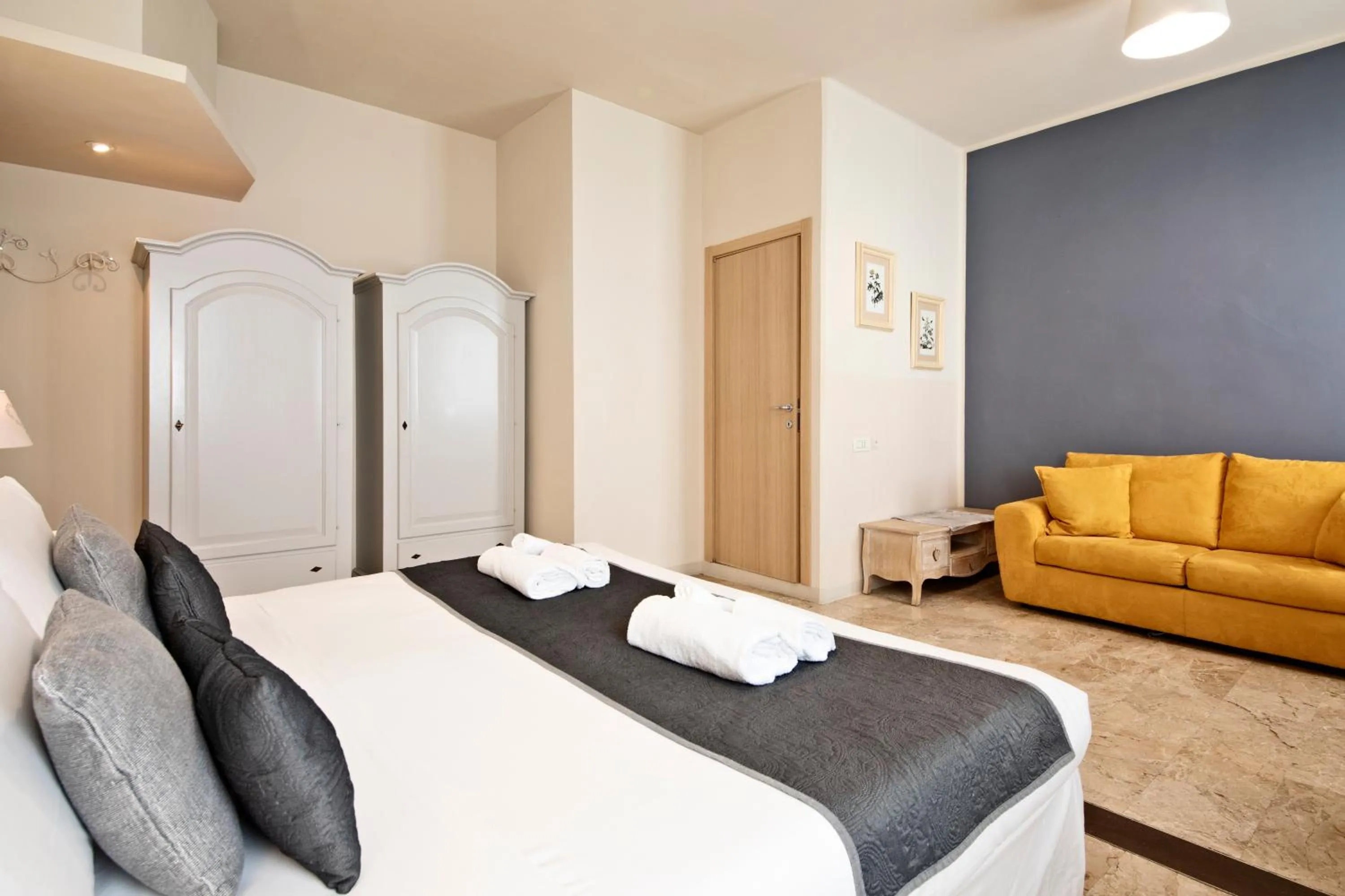 Bed in Hotel Broletto - Centro Storico