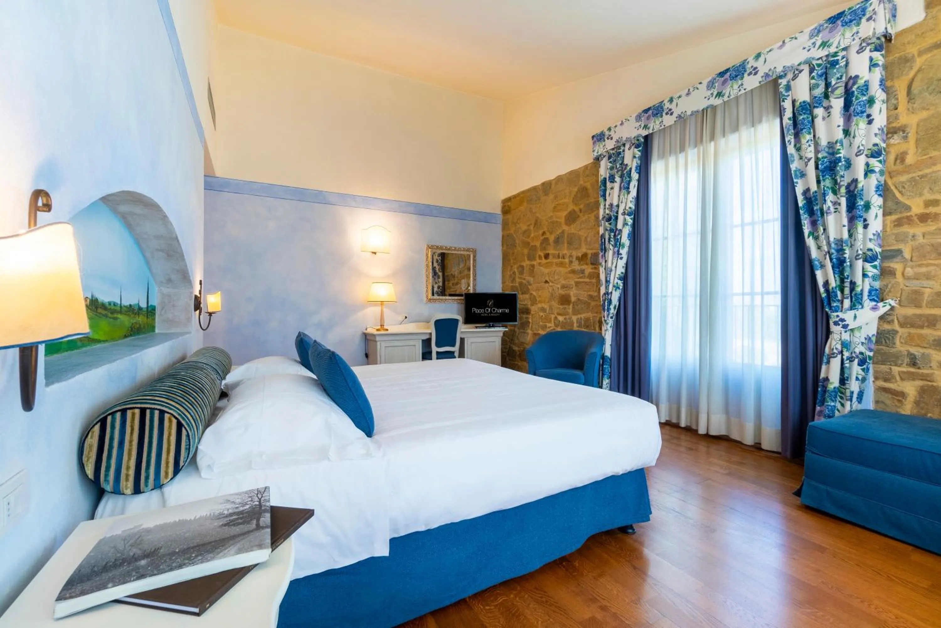 Bed in Hotel Borgo Di Cortefreda - Place of Charme
