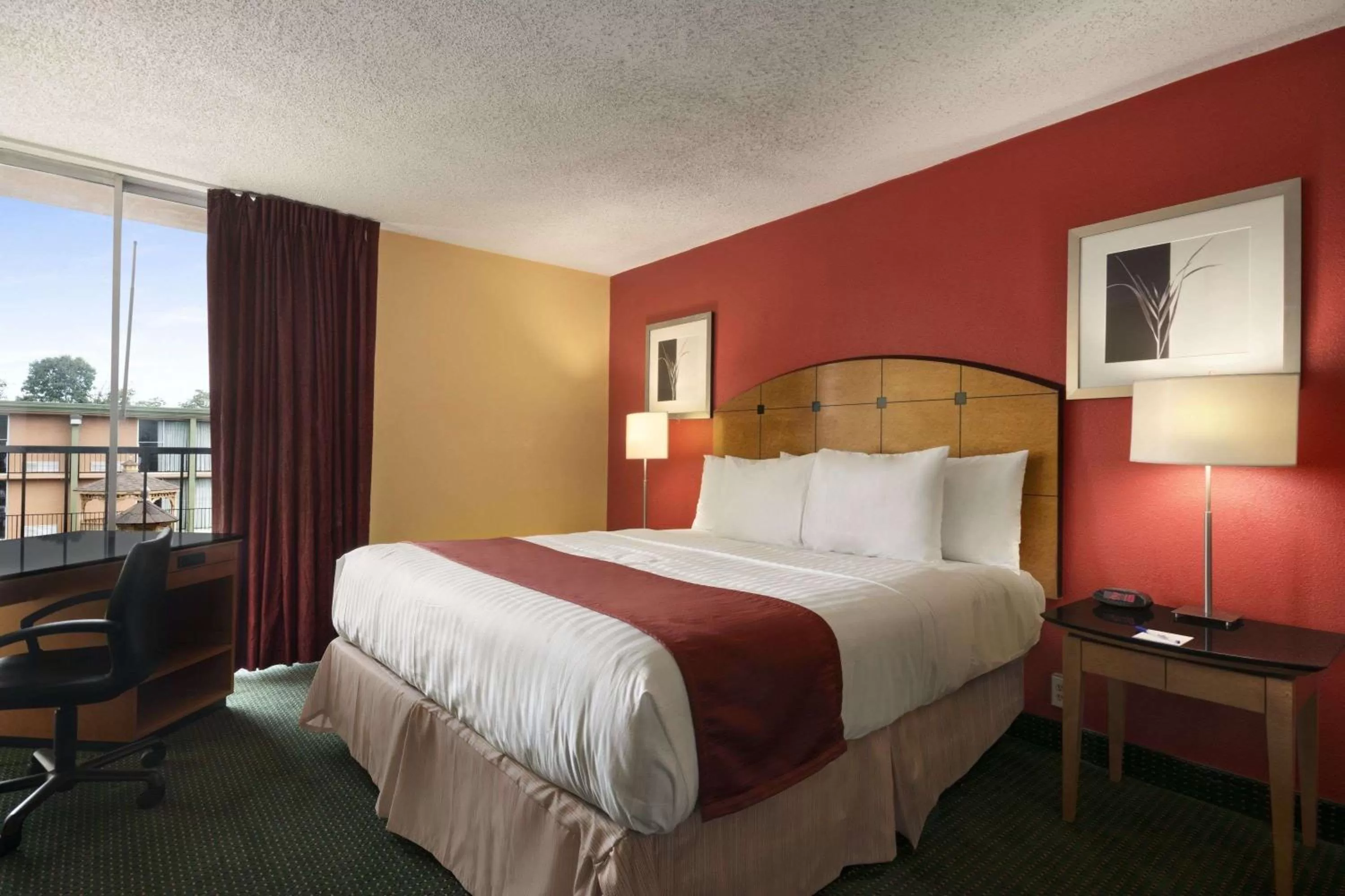 Queen Room - Non-Smoking in Baymont by Wyndham Salem Roanoke Area