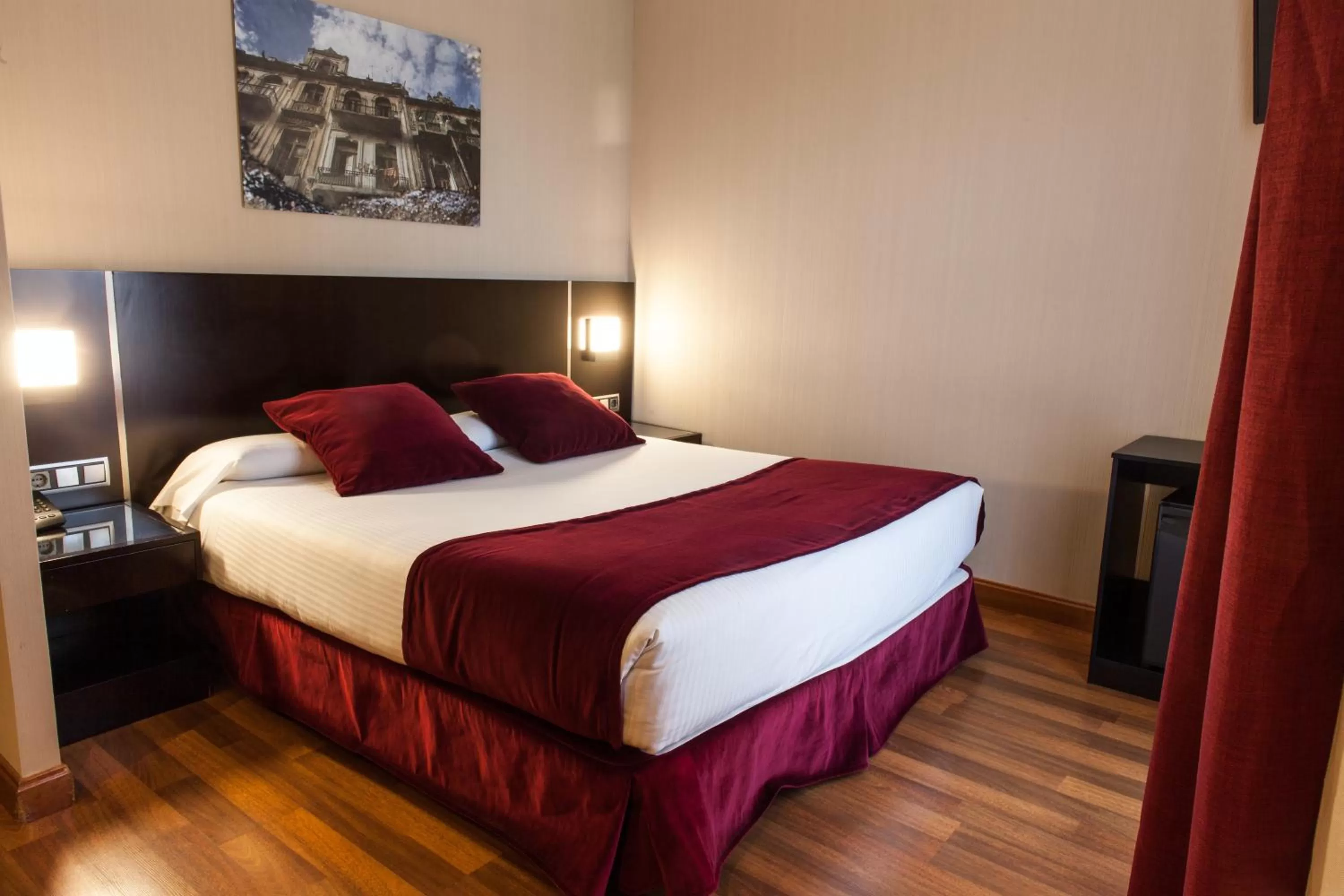 Photo of the whole room, Bed in Clement Barajas