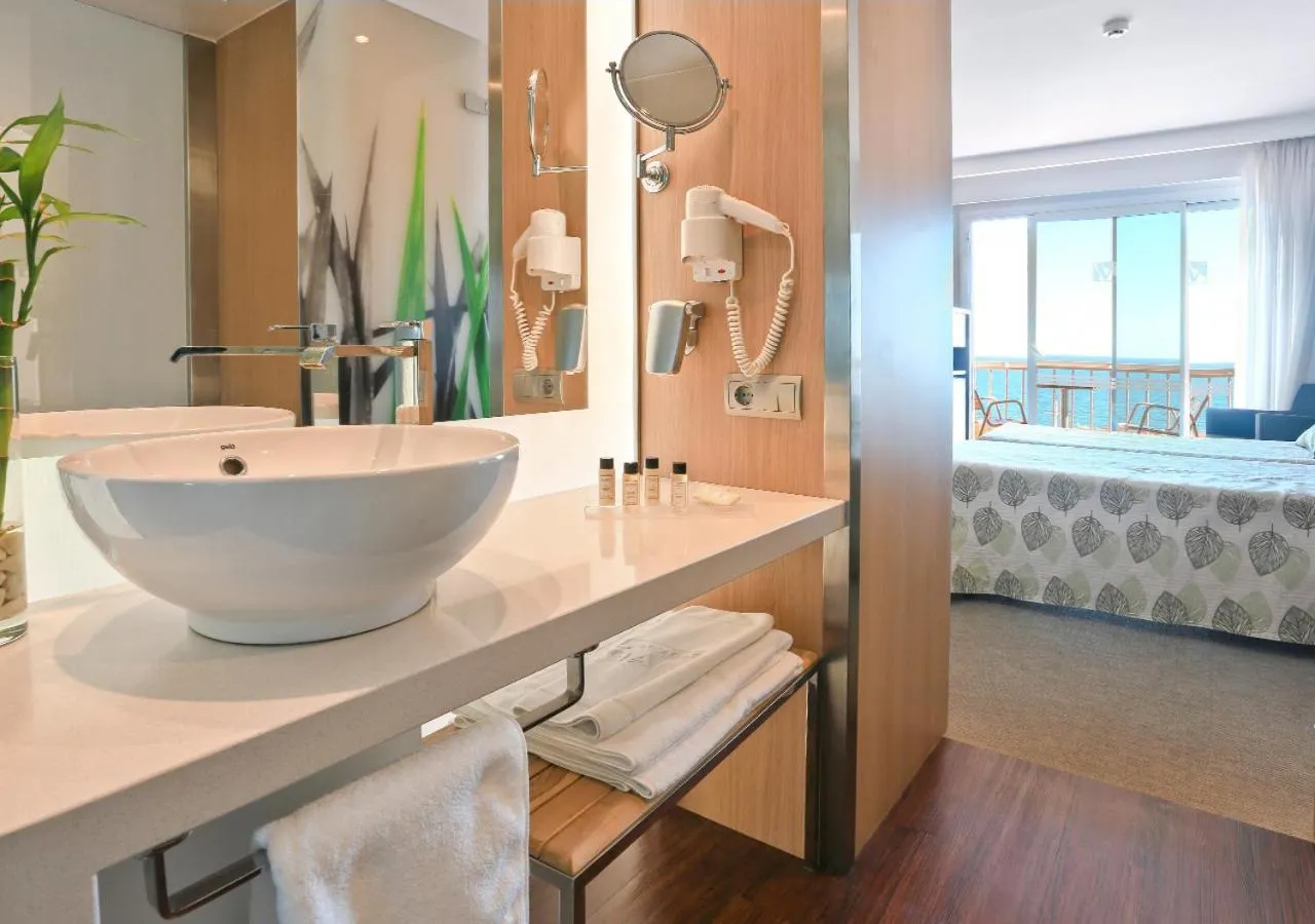 Bathroom in KAKTUS Hotel Volga