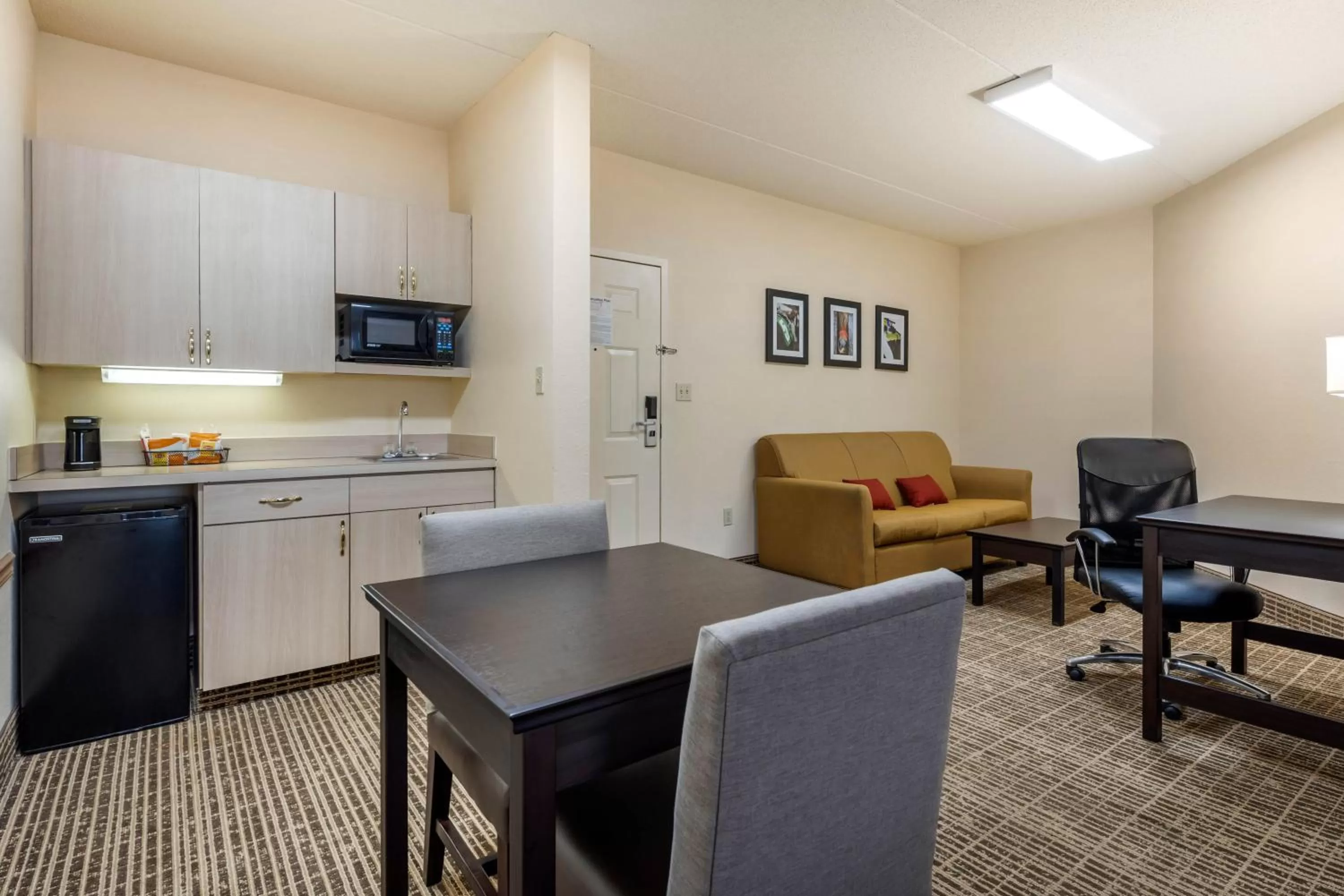 Kitchen/Kitchenette in Quality Inn Louisville