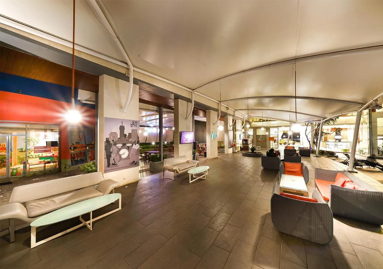 Restaurant/places to eat in HARRIS Hotel Sentul City Bogor