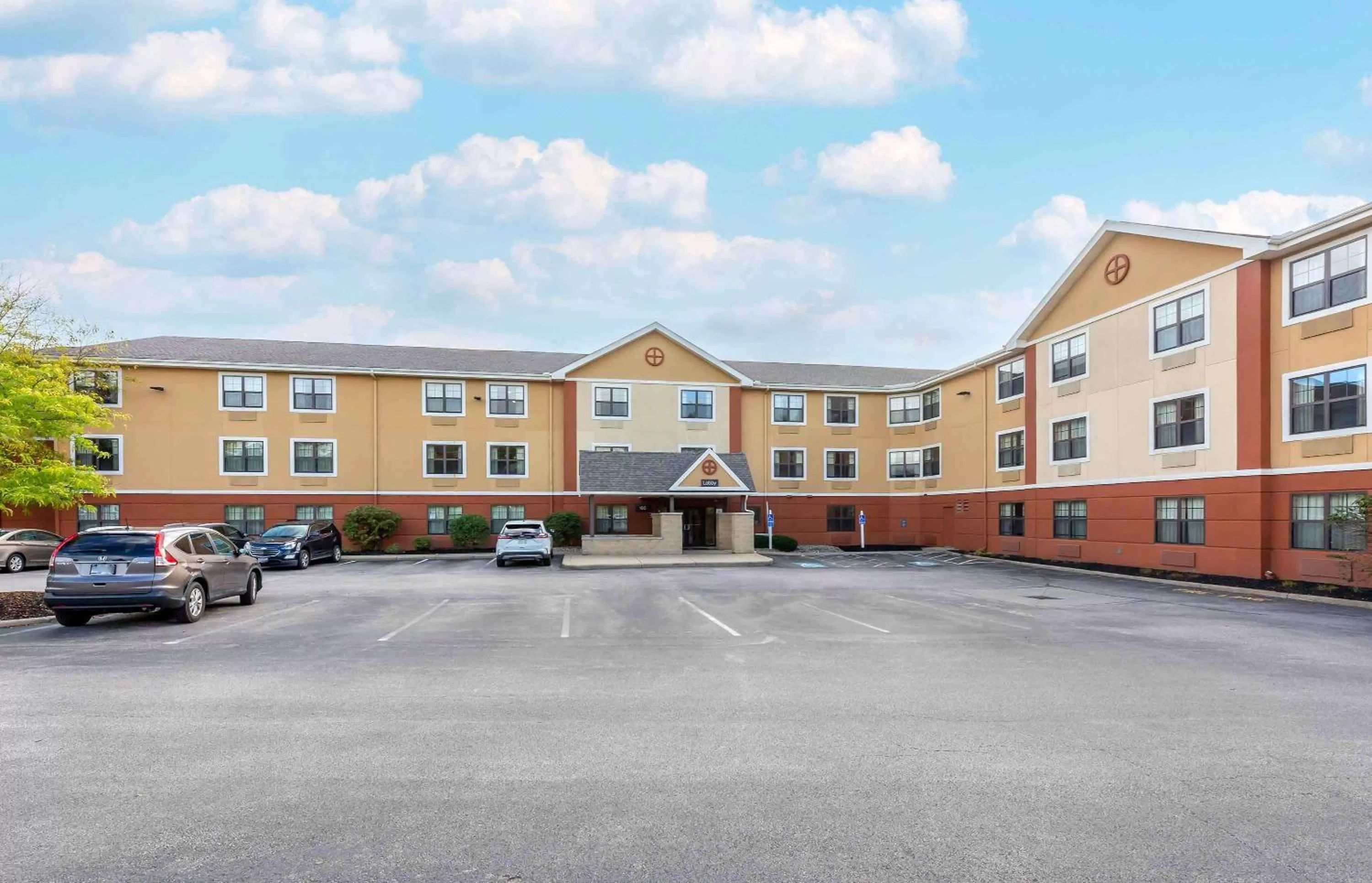 Property building in Extended Stay America Suites - Akron - Copley - East