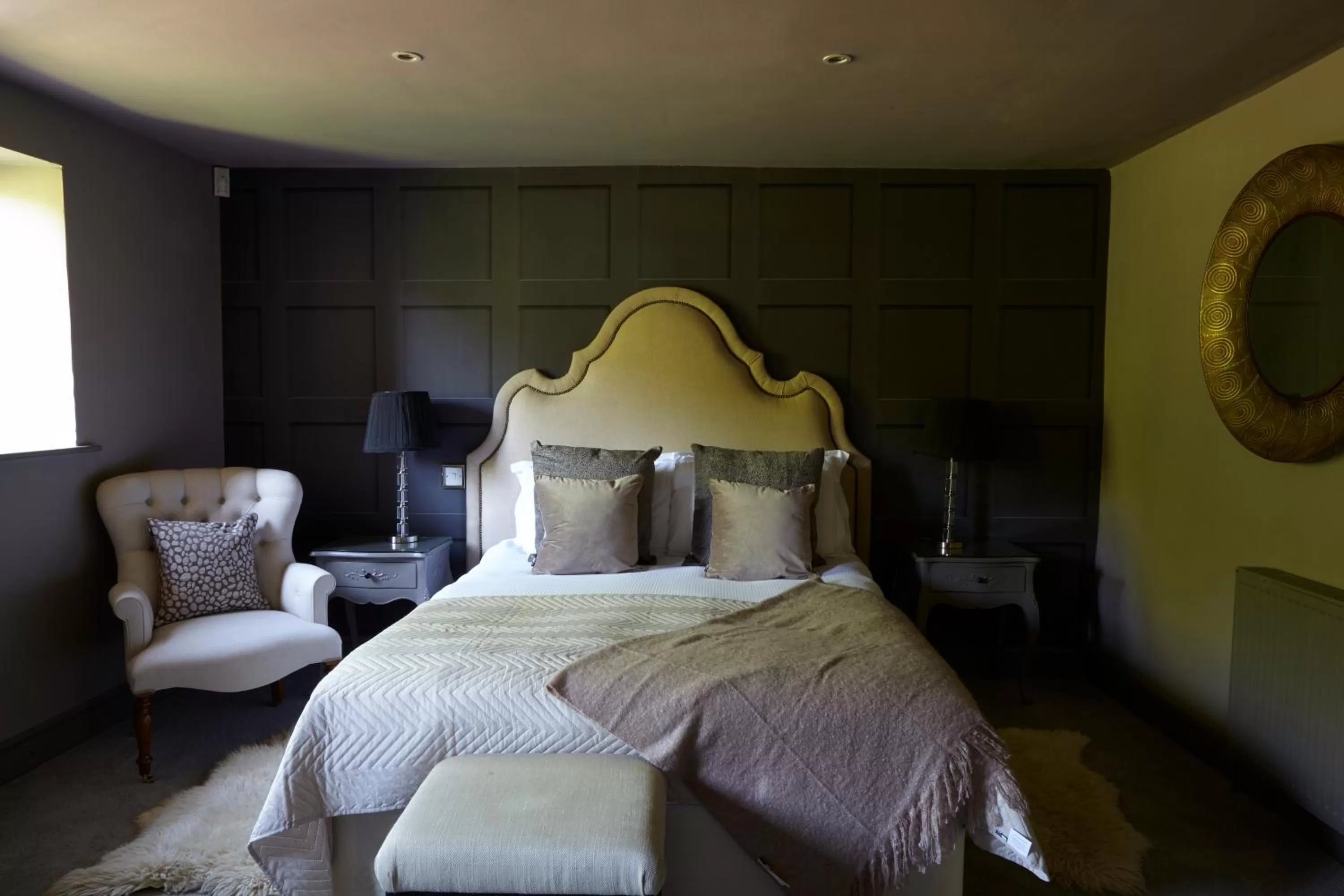 Bedroom, Bed in Horse and Groom