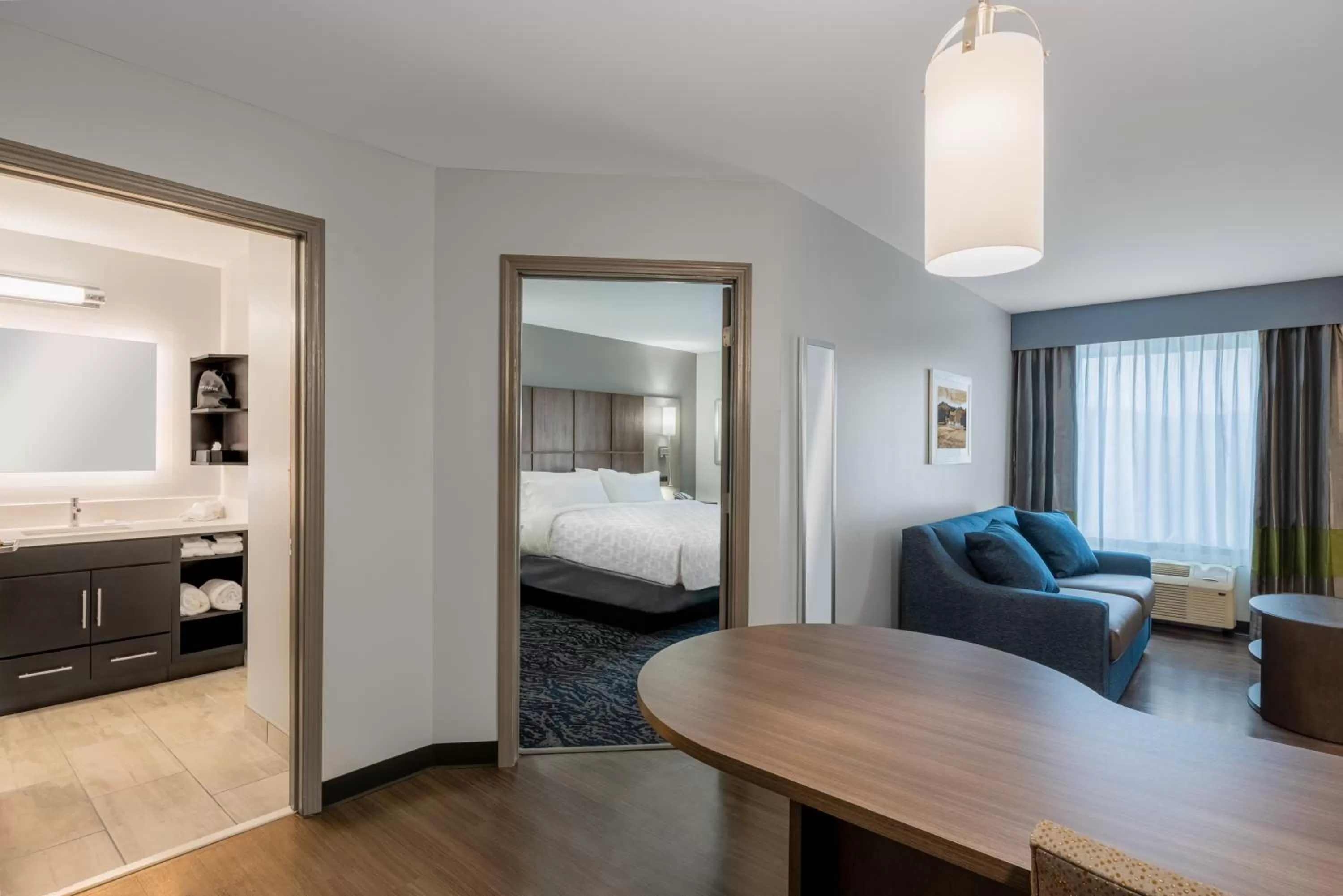 Photo of the whole room, Bed in Candlewood Suites Cookeville by IHG