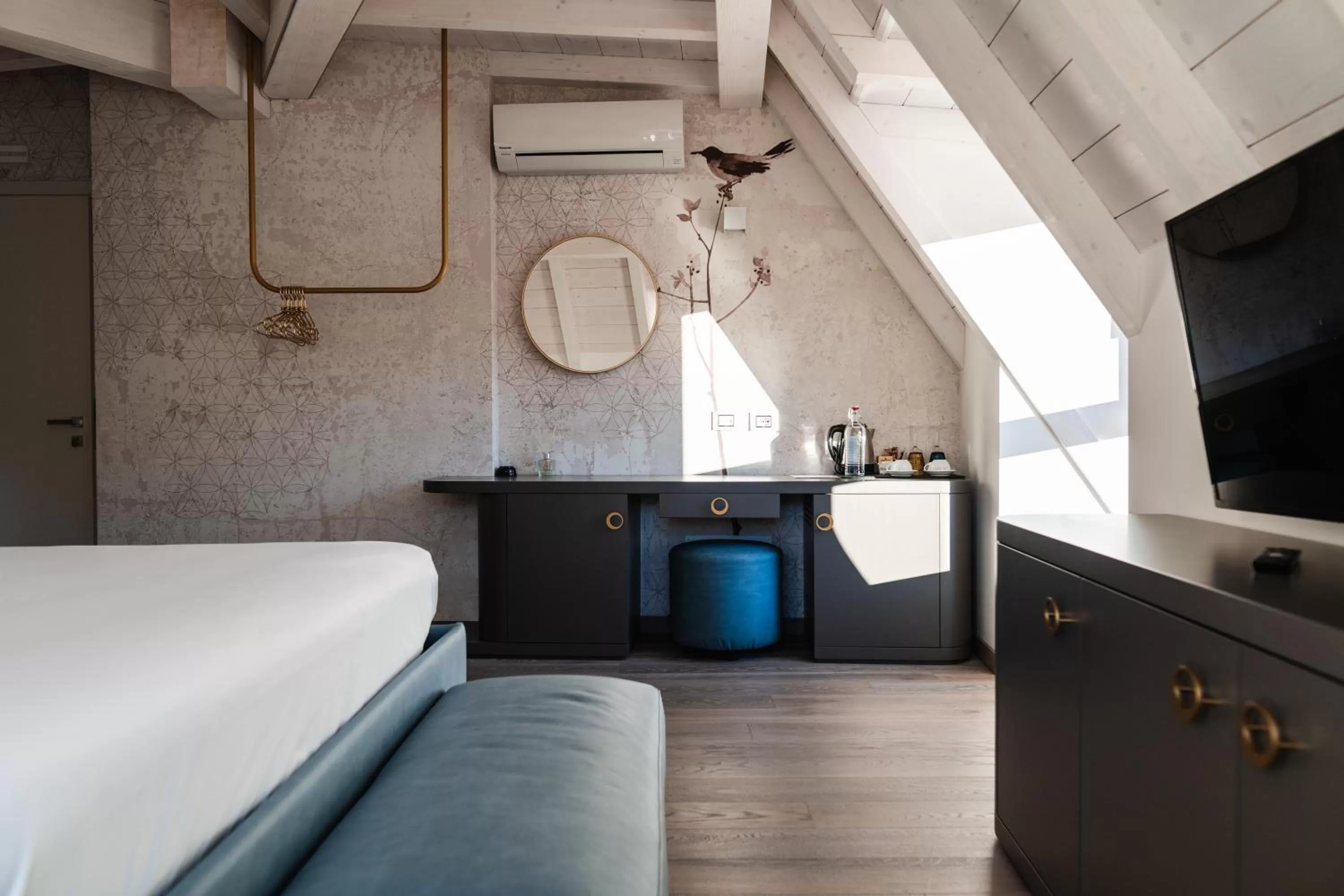 Bedroom, Bed in LUXURY SUITES ROCOPOM - Lake Front