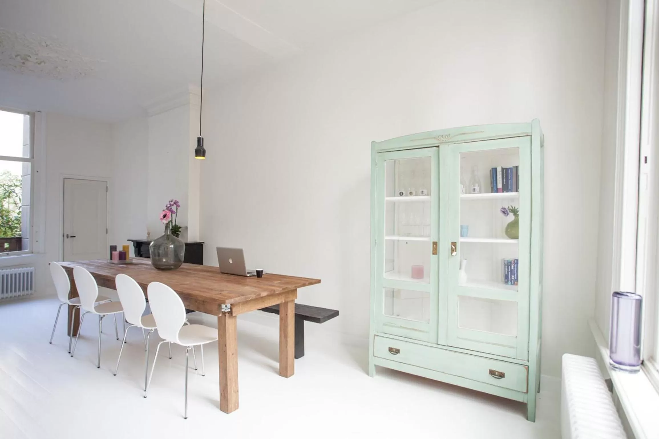 Restaurant/places to eat in Mokum Suites