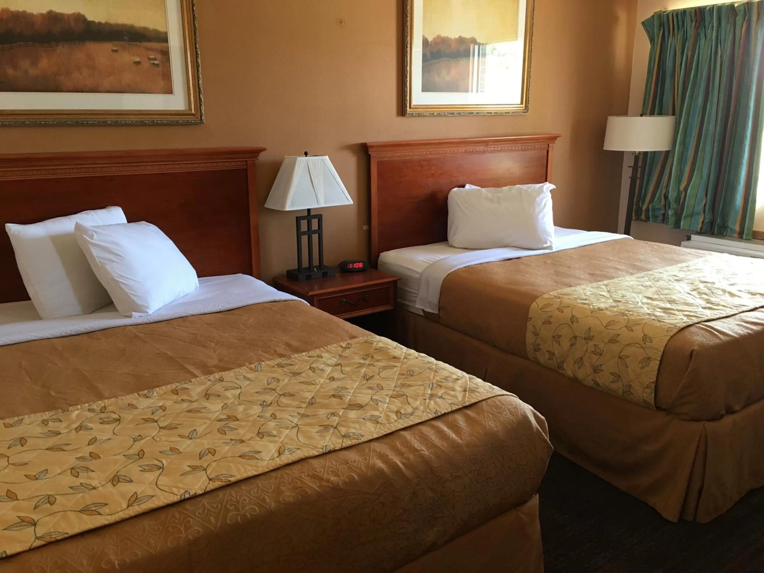 Bed in Rodeway Inn Sergeant Bluff - Sioux City