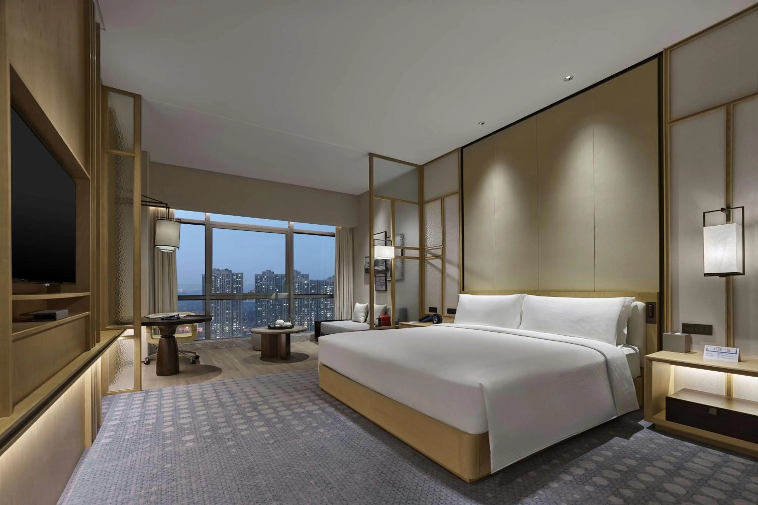 Living room, Bed in Hilton Suzhou Yinshan Lake