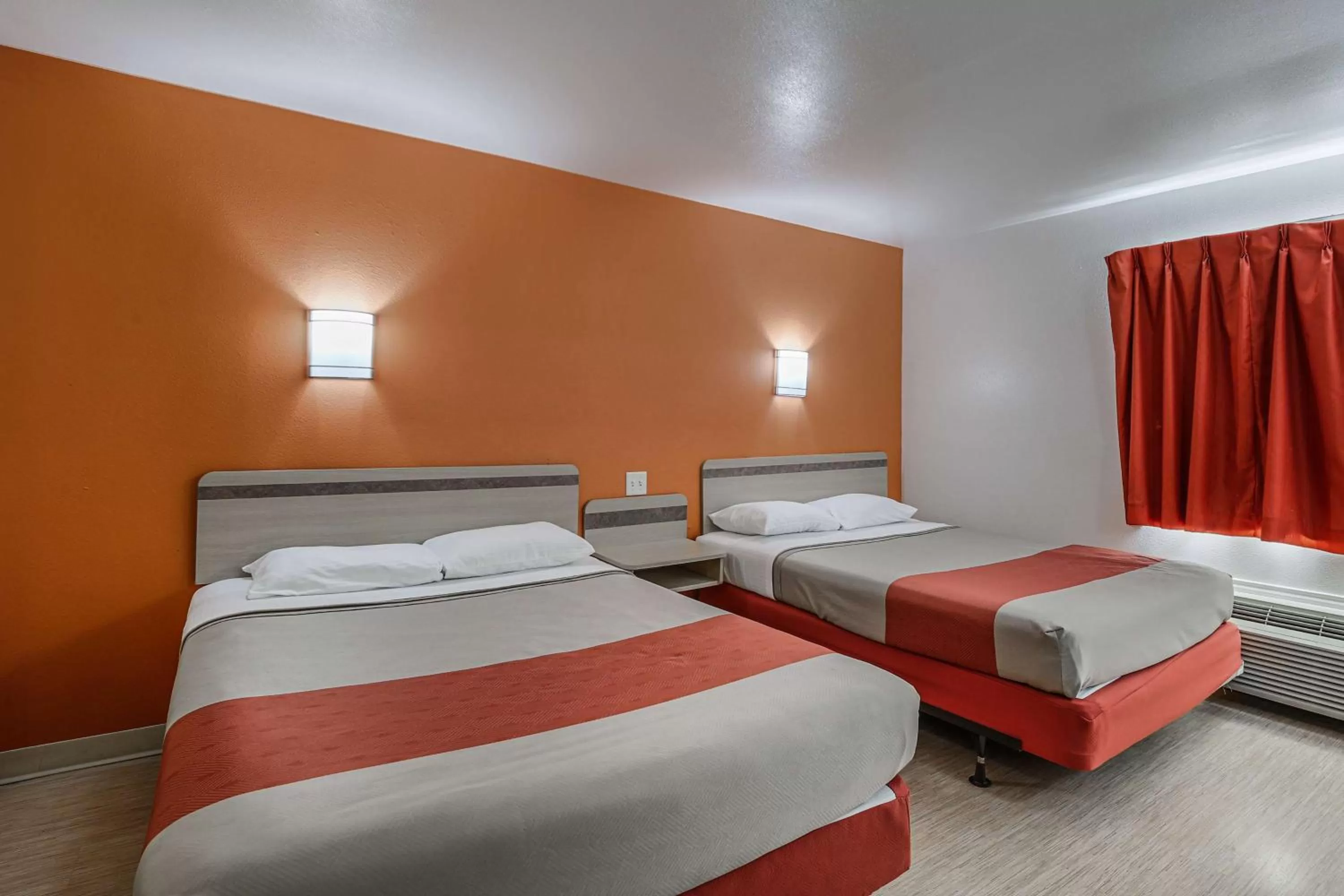 Photo of the whole room, Bed in Motel 6-Pasadena, TX