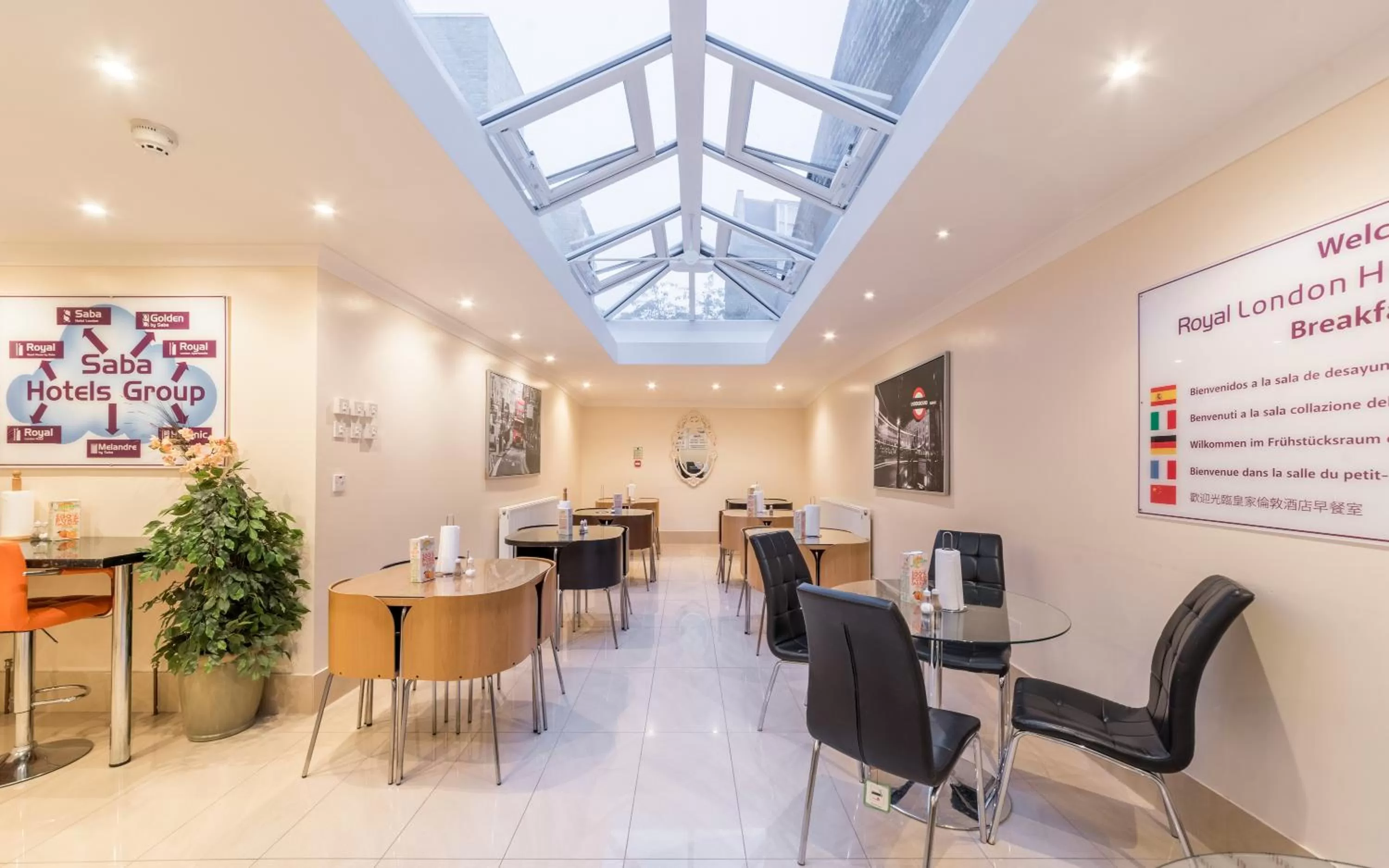 Restaurant/Places to Eat in Royal London Hotel By Saba