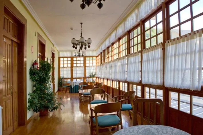 Restaurant/places to eat in Hotel Restaurante La Casilla