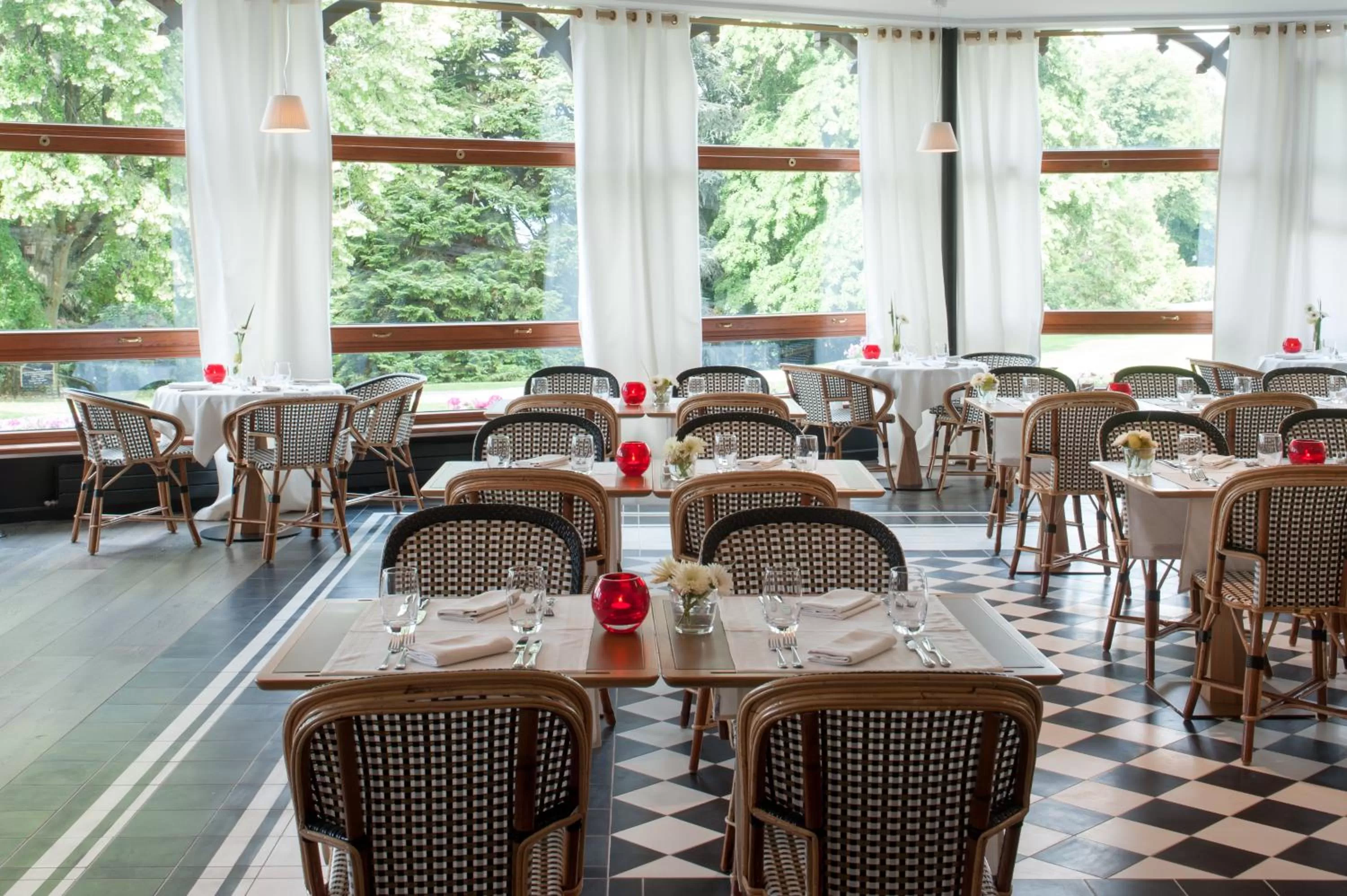 Restaurant/places to eat in Hôtel Royal