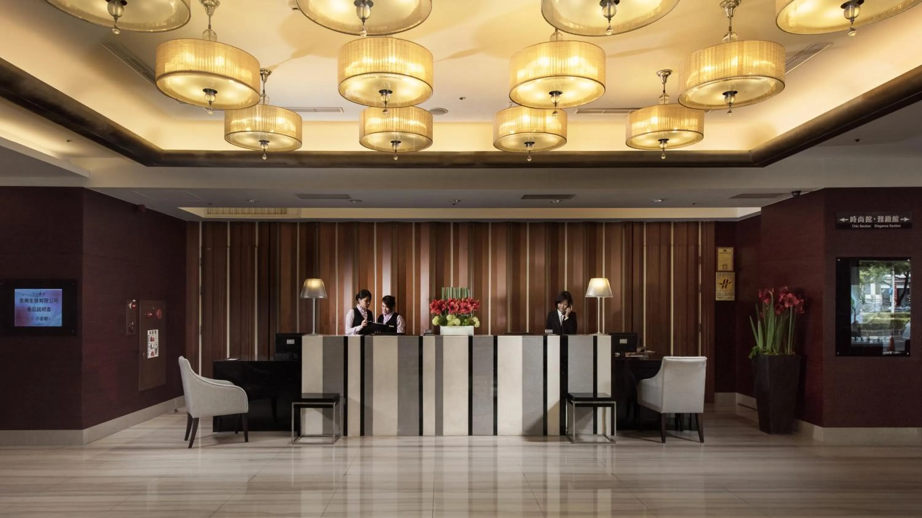 Lobby or reception in Urban Hotel33