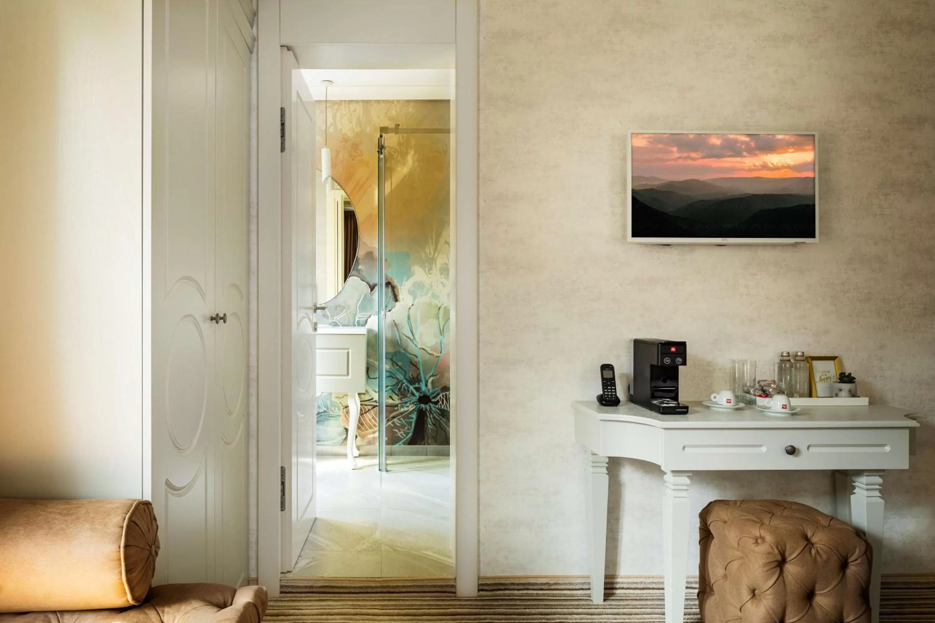 Photo of the whole room in Gallery 37 Powered by ASTON