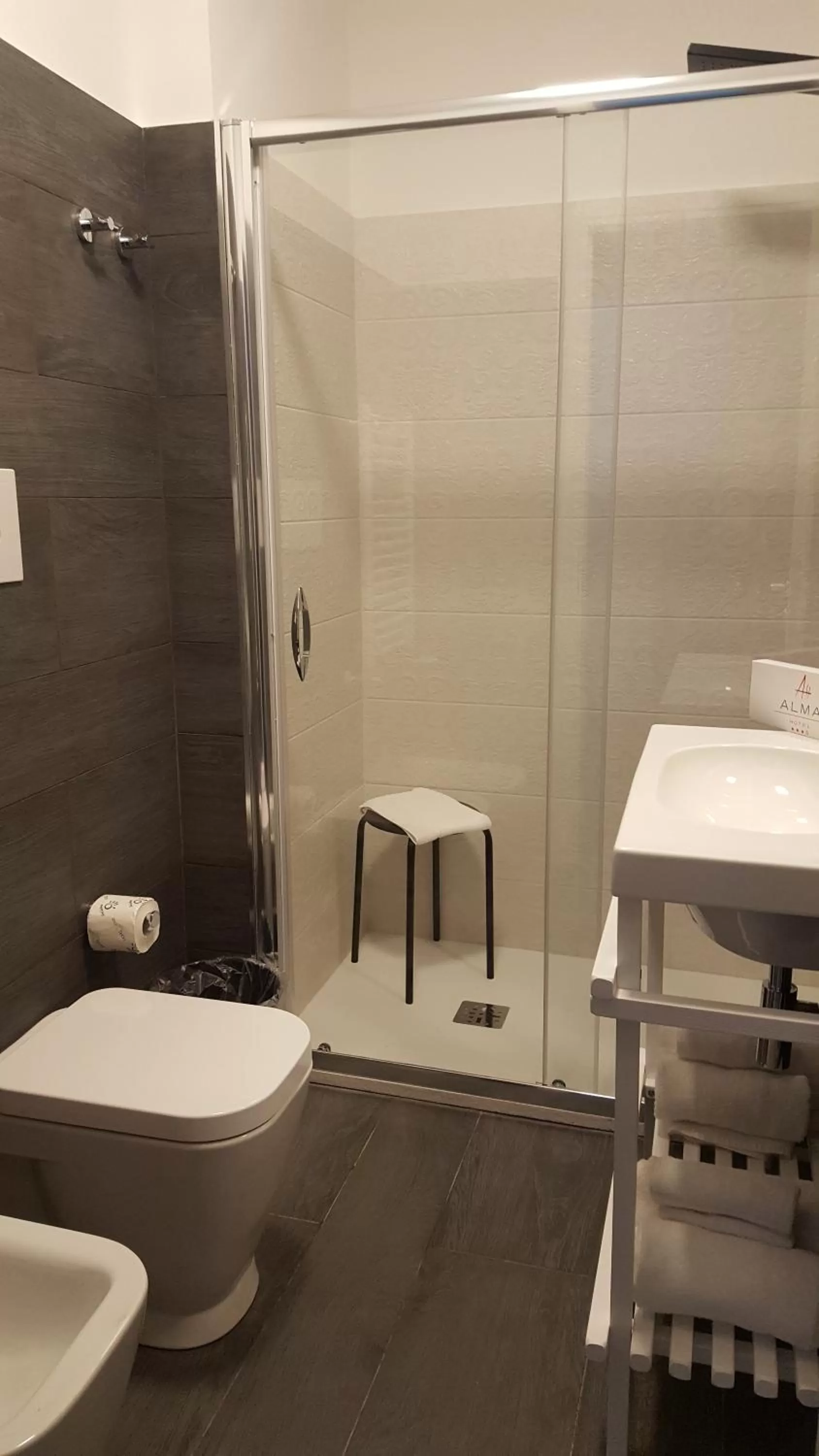 Bathroom in Alma Hotel