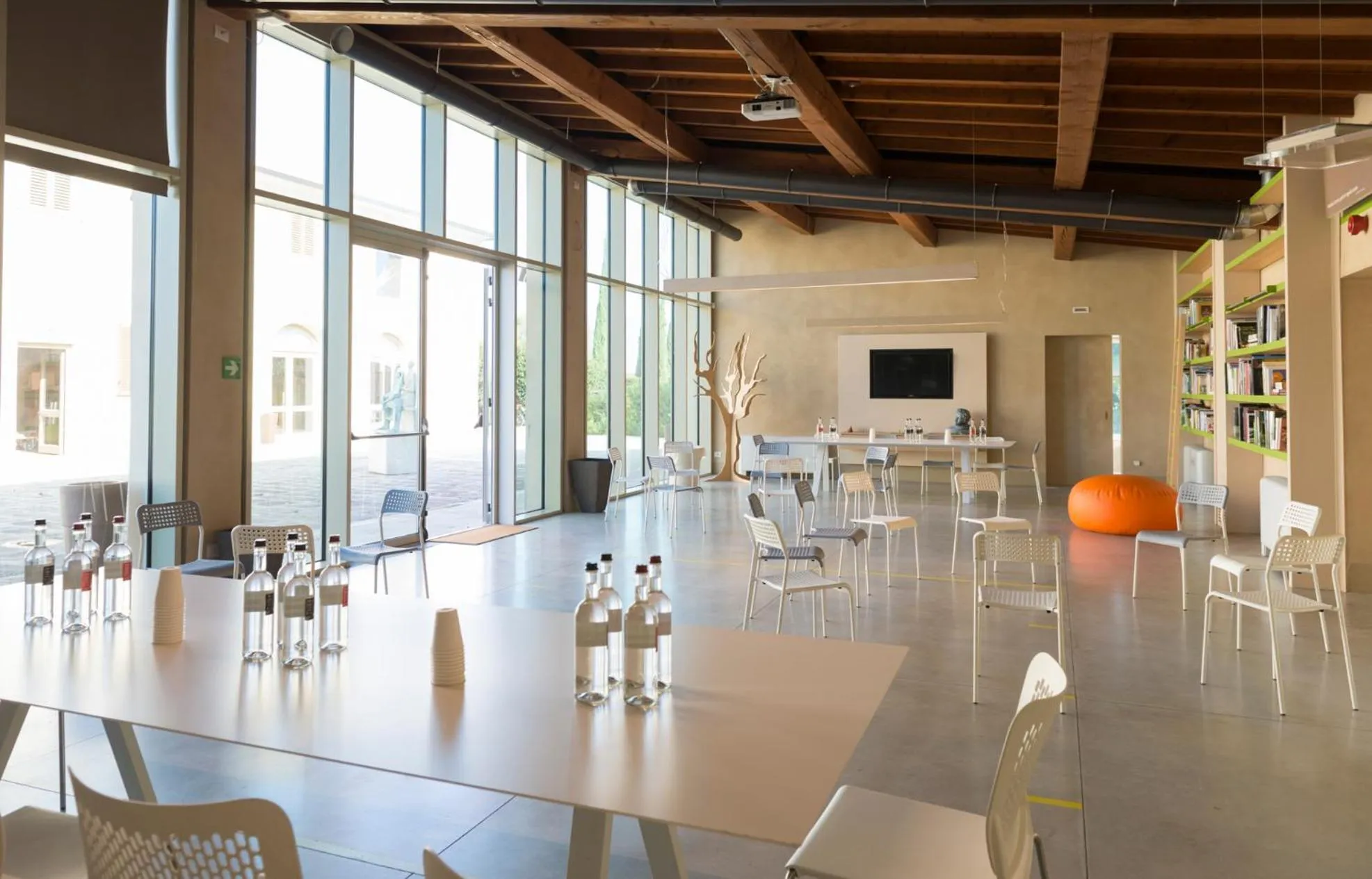 Communal lounge/ TV room in Pistoia Nursery Campus - agriturismo in città