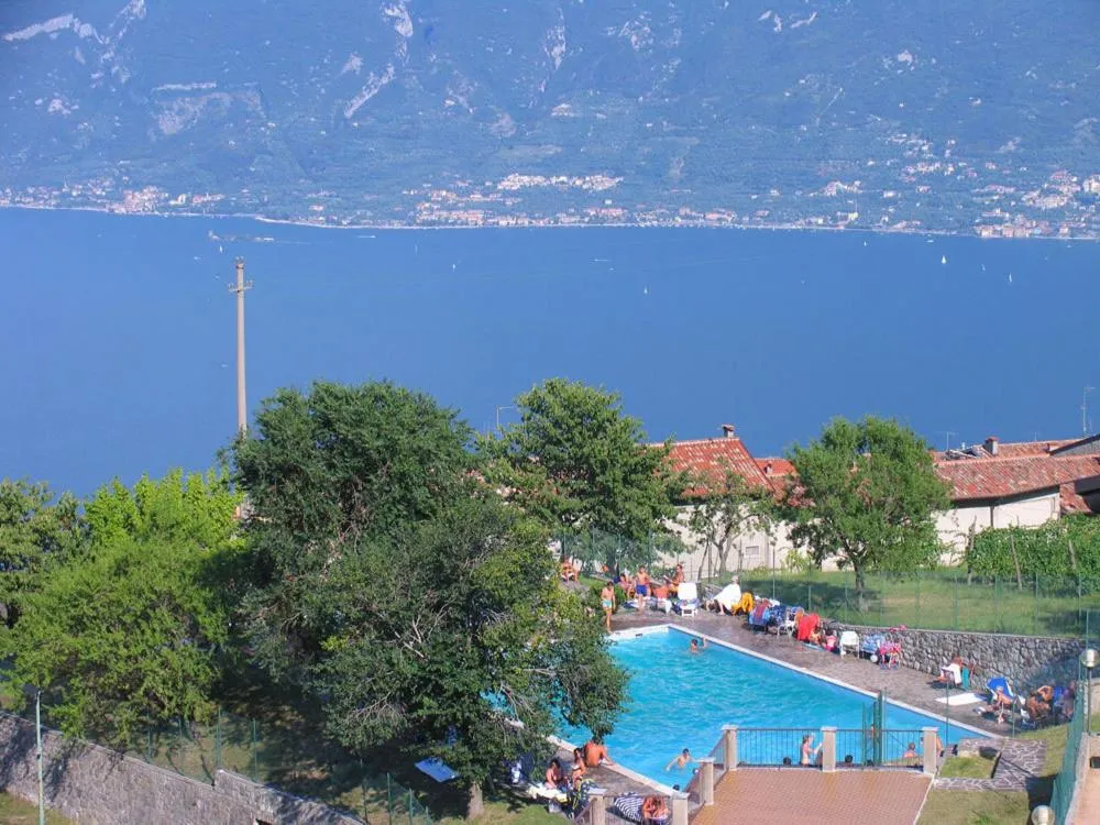 Swimming pool in Hotel Garnì Al Poggio