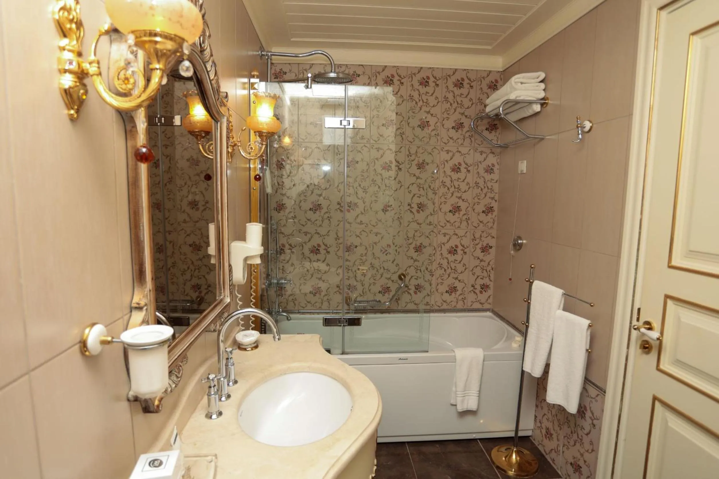 Bathroom in Limak Yalova Thermal Boutique Hotel