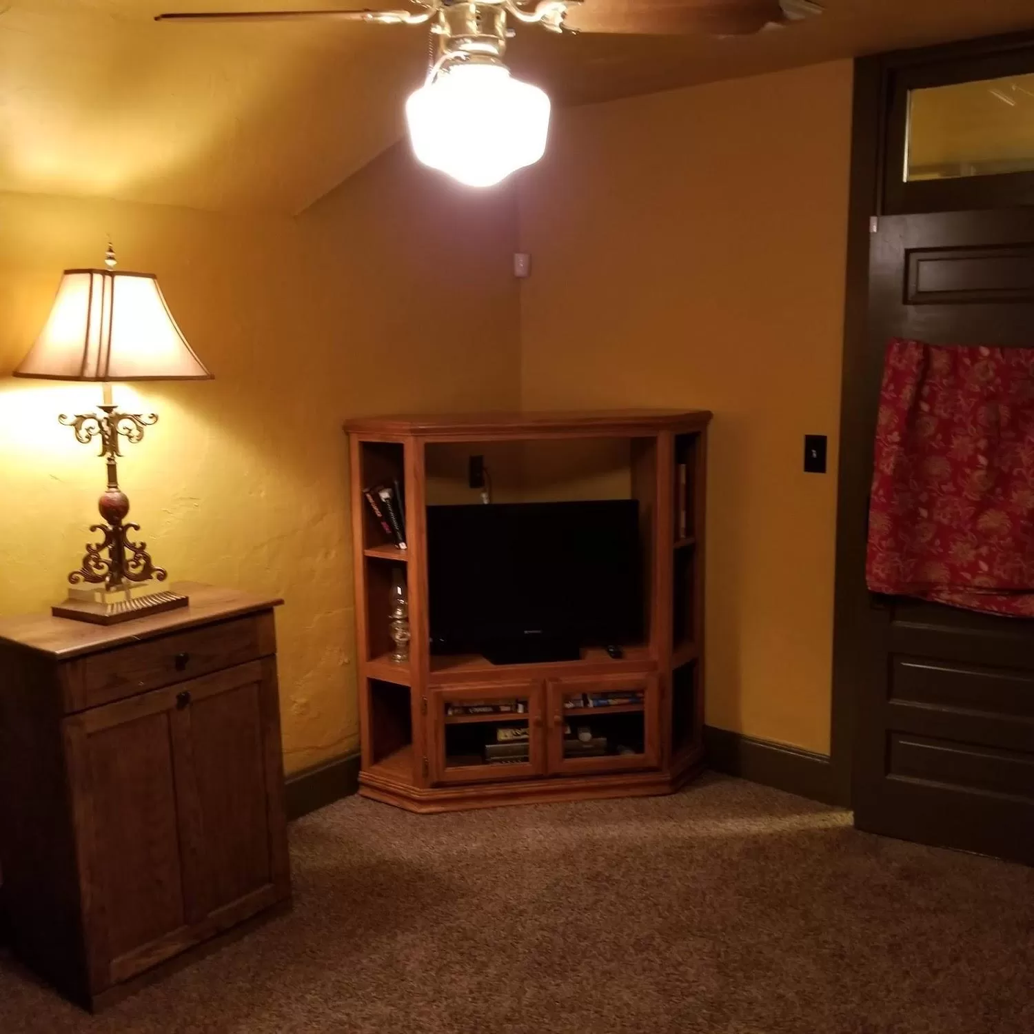 Twin Room with Shared Bathroom in Historic Victorian Inn