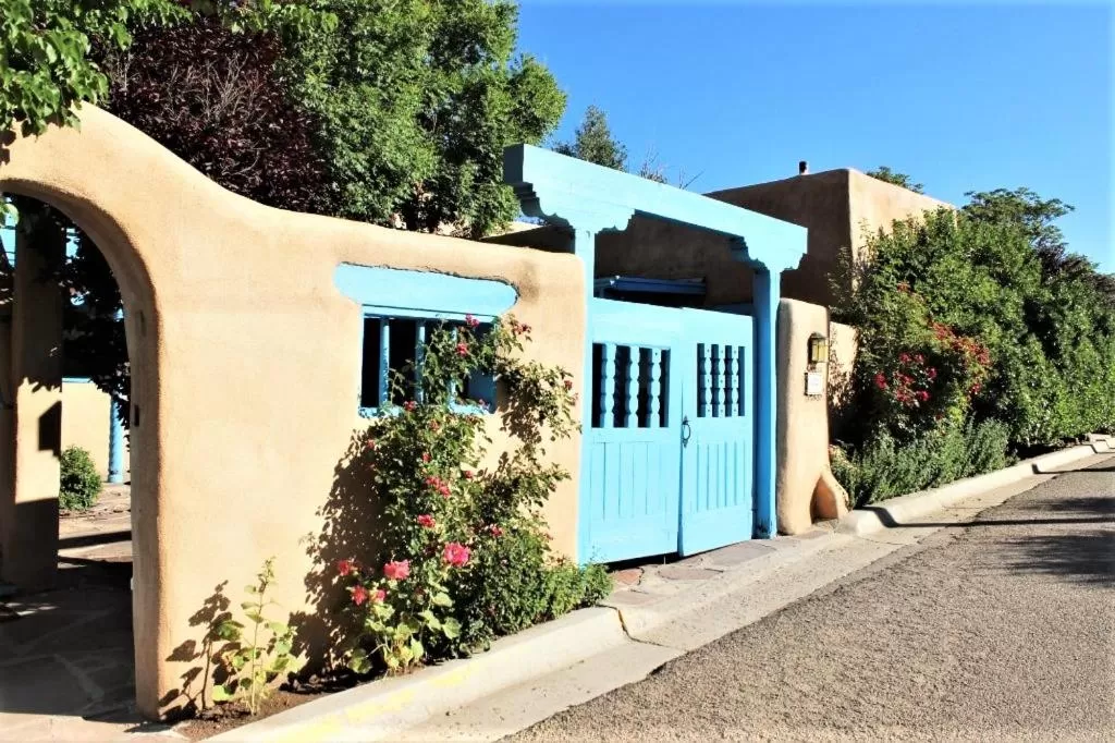 Property Building in Casa Benavides Inn