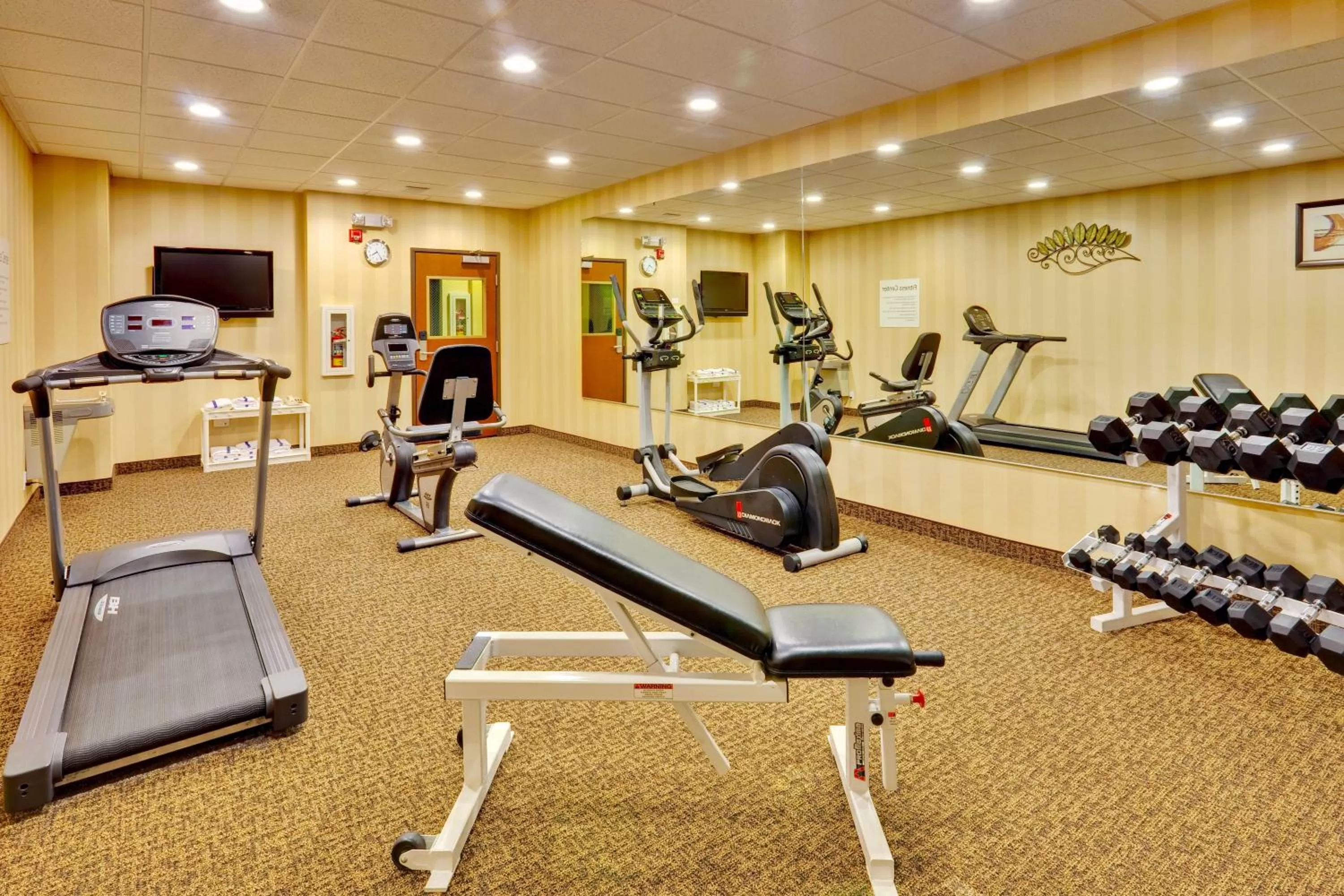 Spa and wellness centre/facilities in Holiday Inn Express Hotel & Suites Byram by IHG