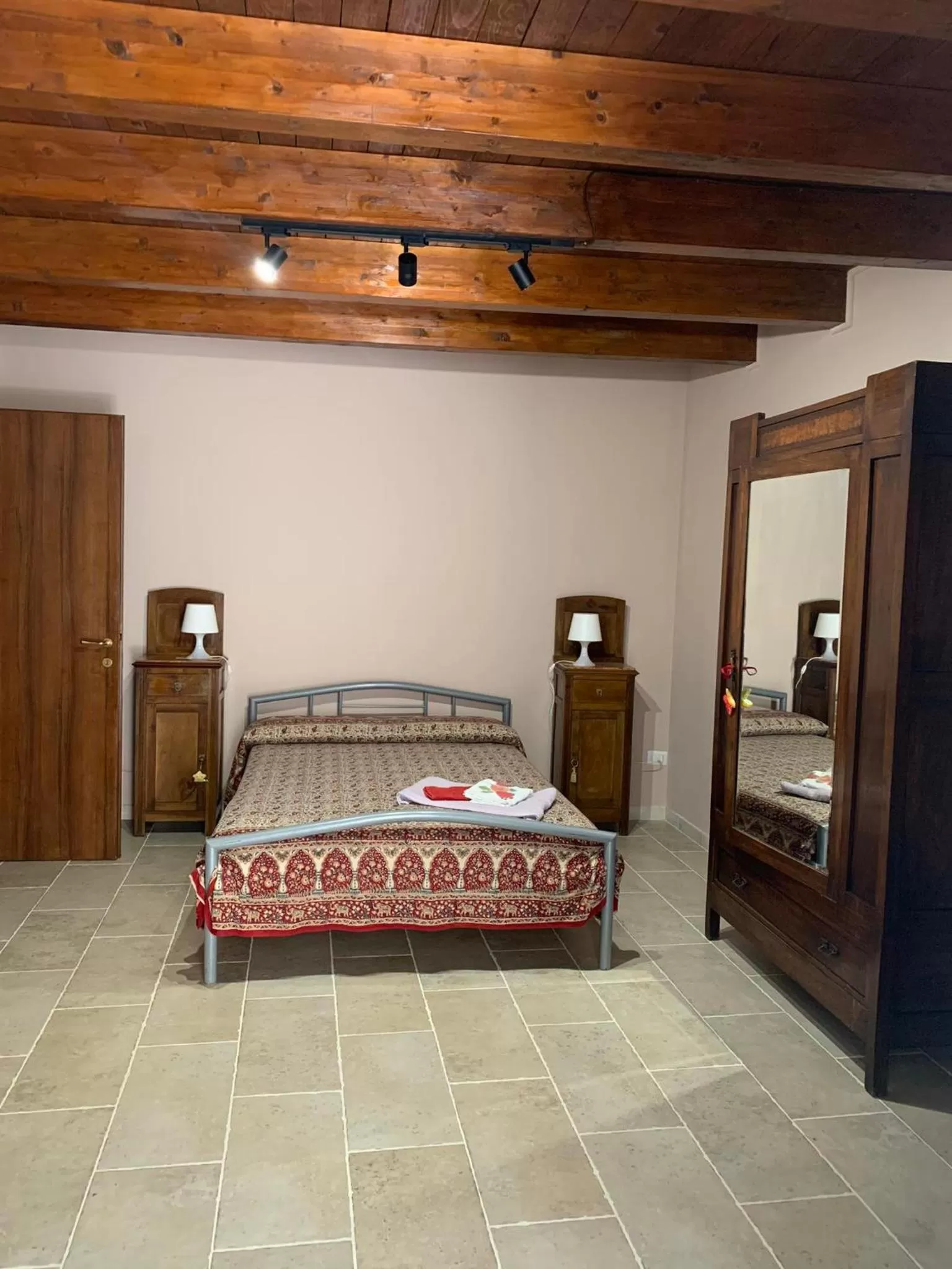 Bed in CD Romanello (Mura S. Cataldo)