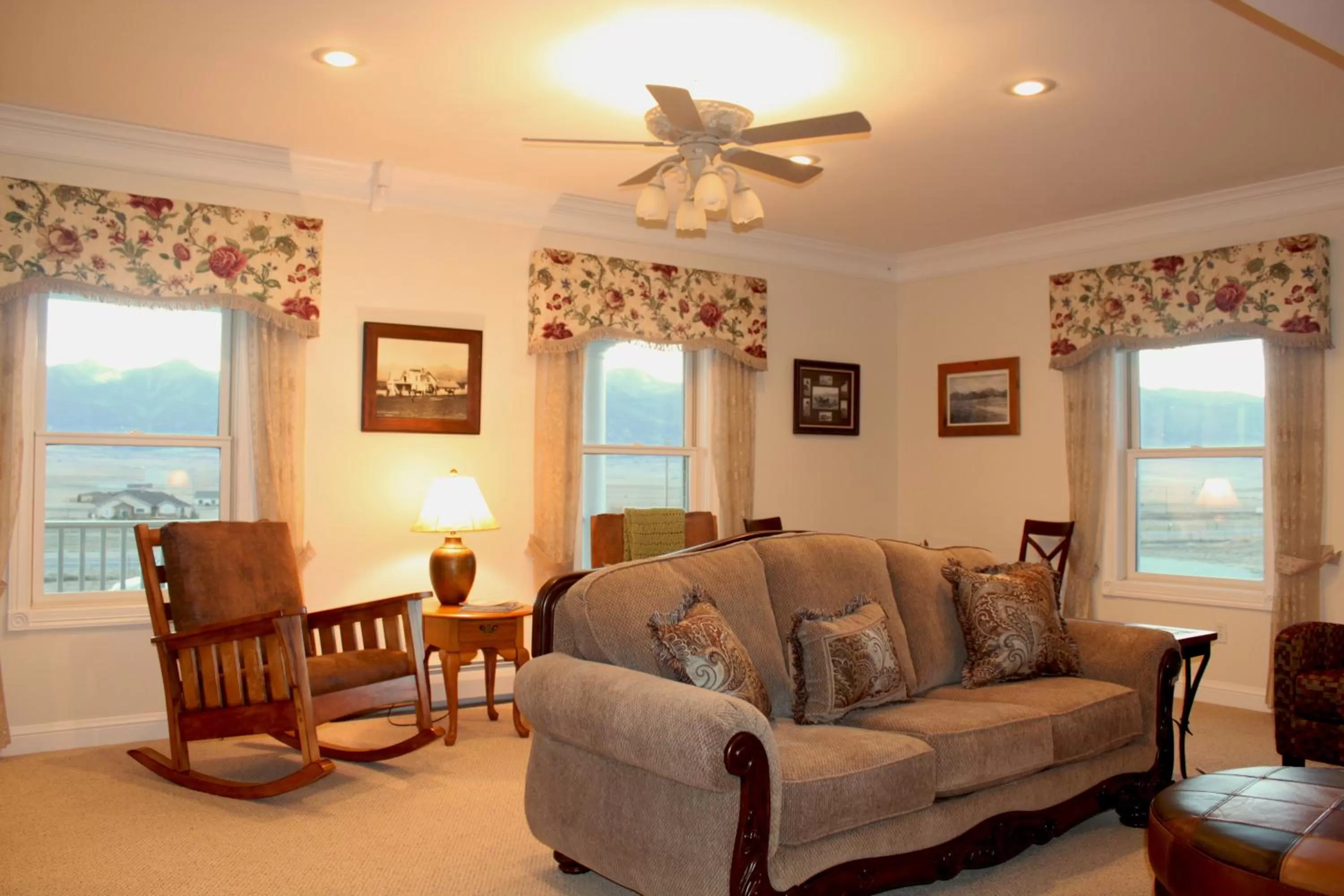 Living room, Seating Area in Lamp Post Lodge