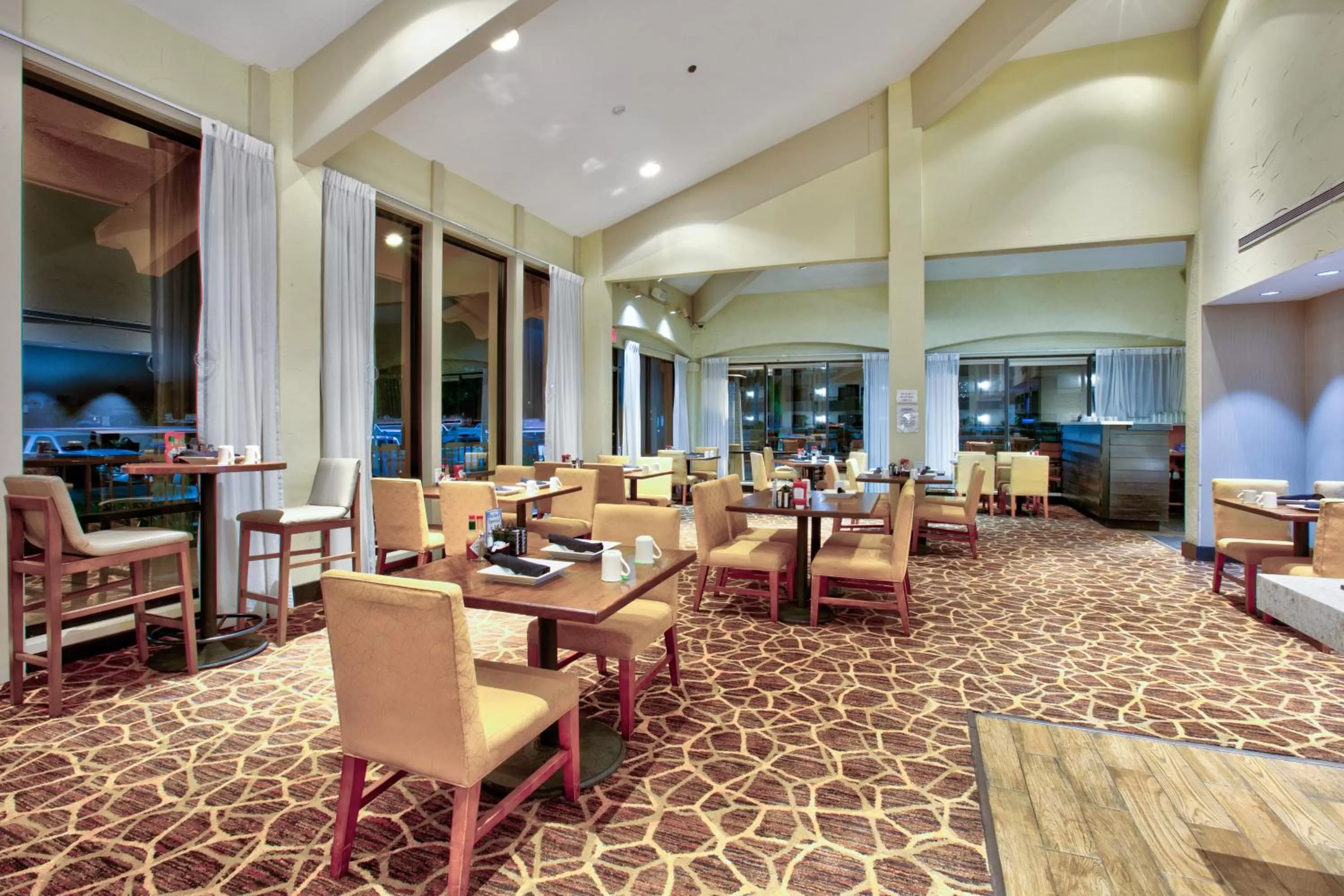 Restaurant/places to eat in Holiday Inn & Suites Santa Maria by IHG
