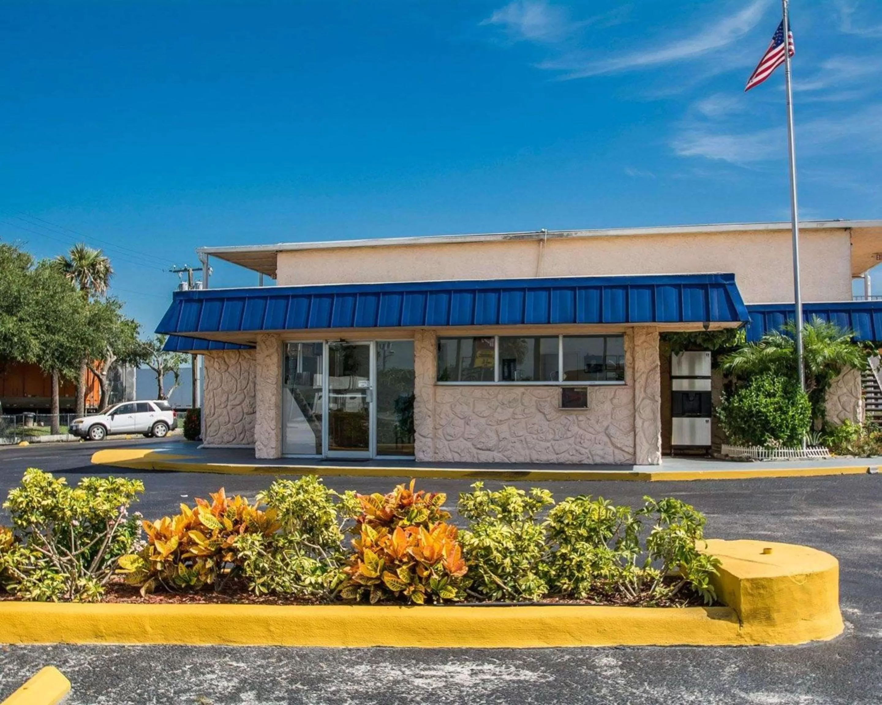 Property building in Rodeway Inn Fort Pierce I-95