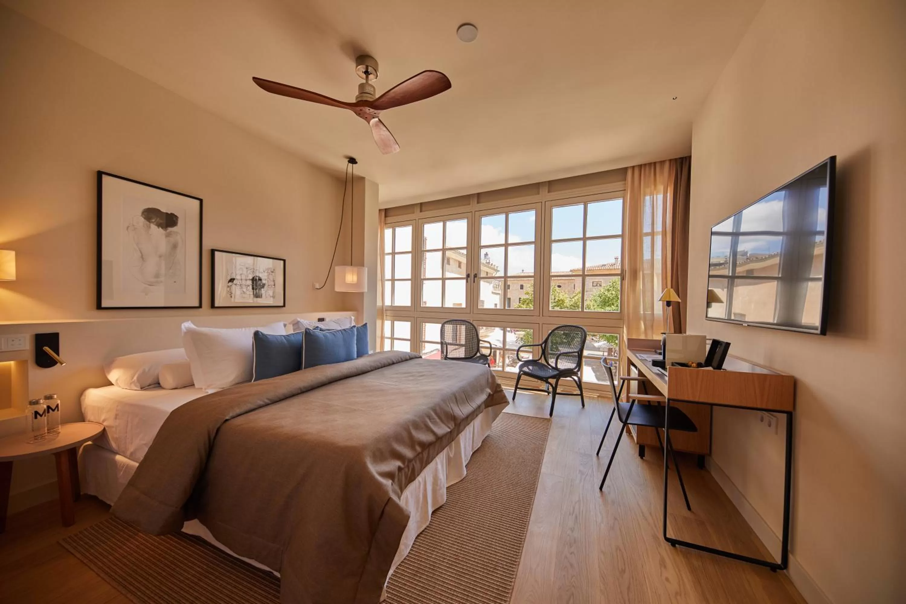 TV and multimedia, Bed in Mon Boutique Hotel