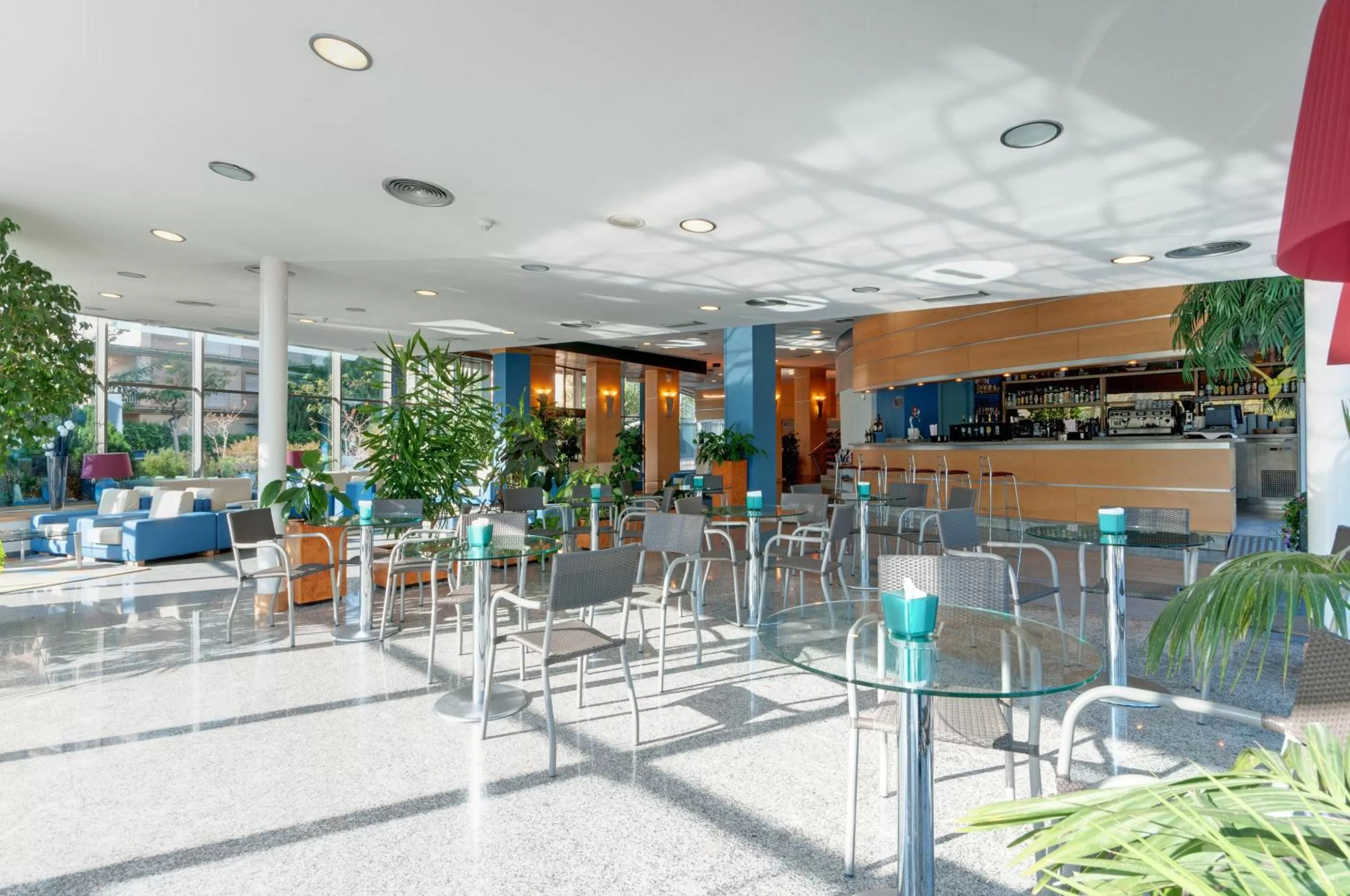 Lounge or bar in Sol Port Cambrils Hotel