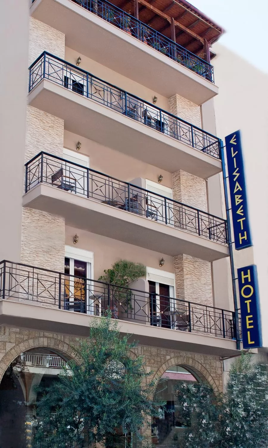 Facade/entrance in Elizabeth Hotel