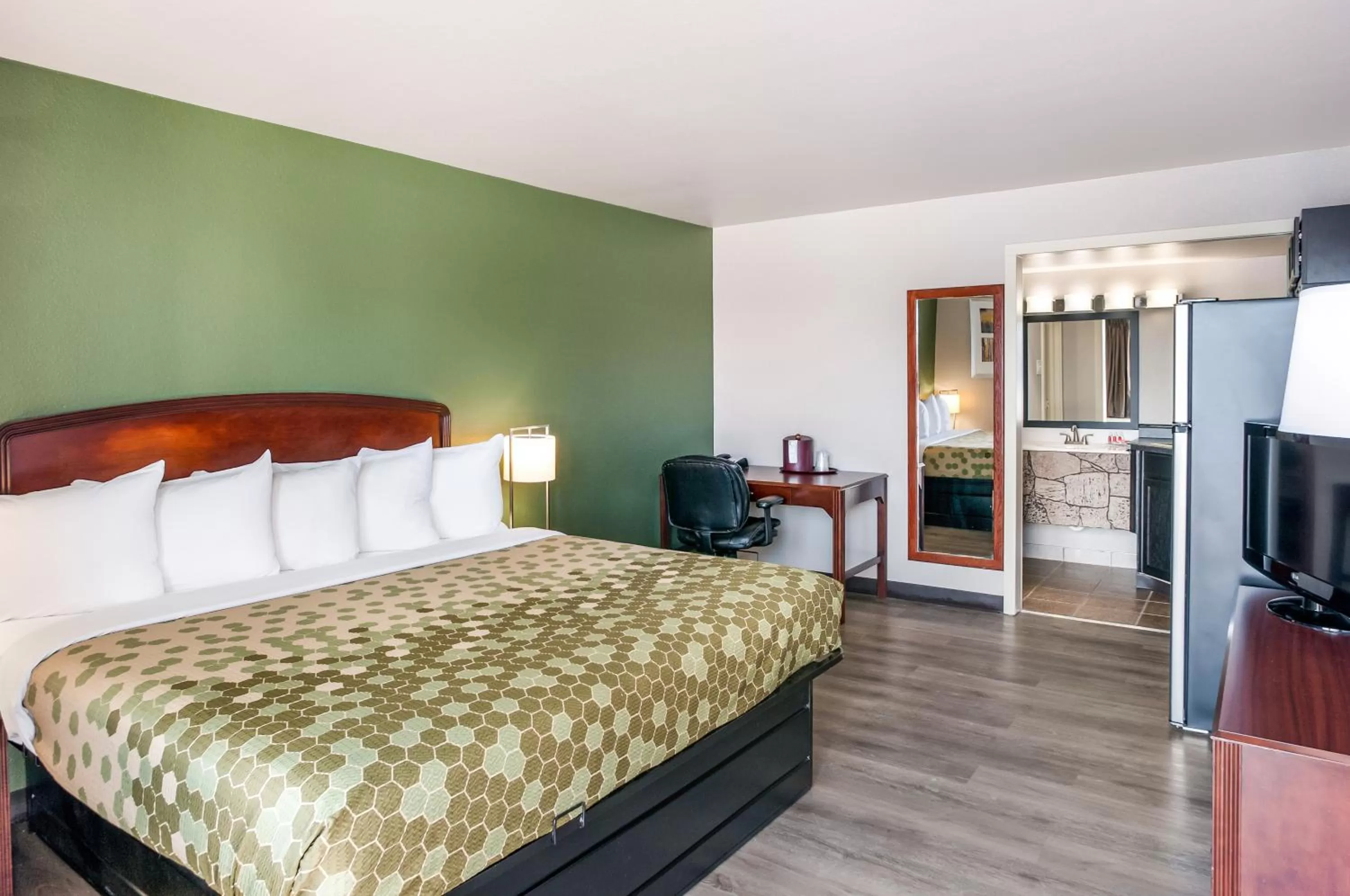 Bed in Suburban Studios Neenah-Appleton