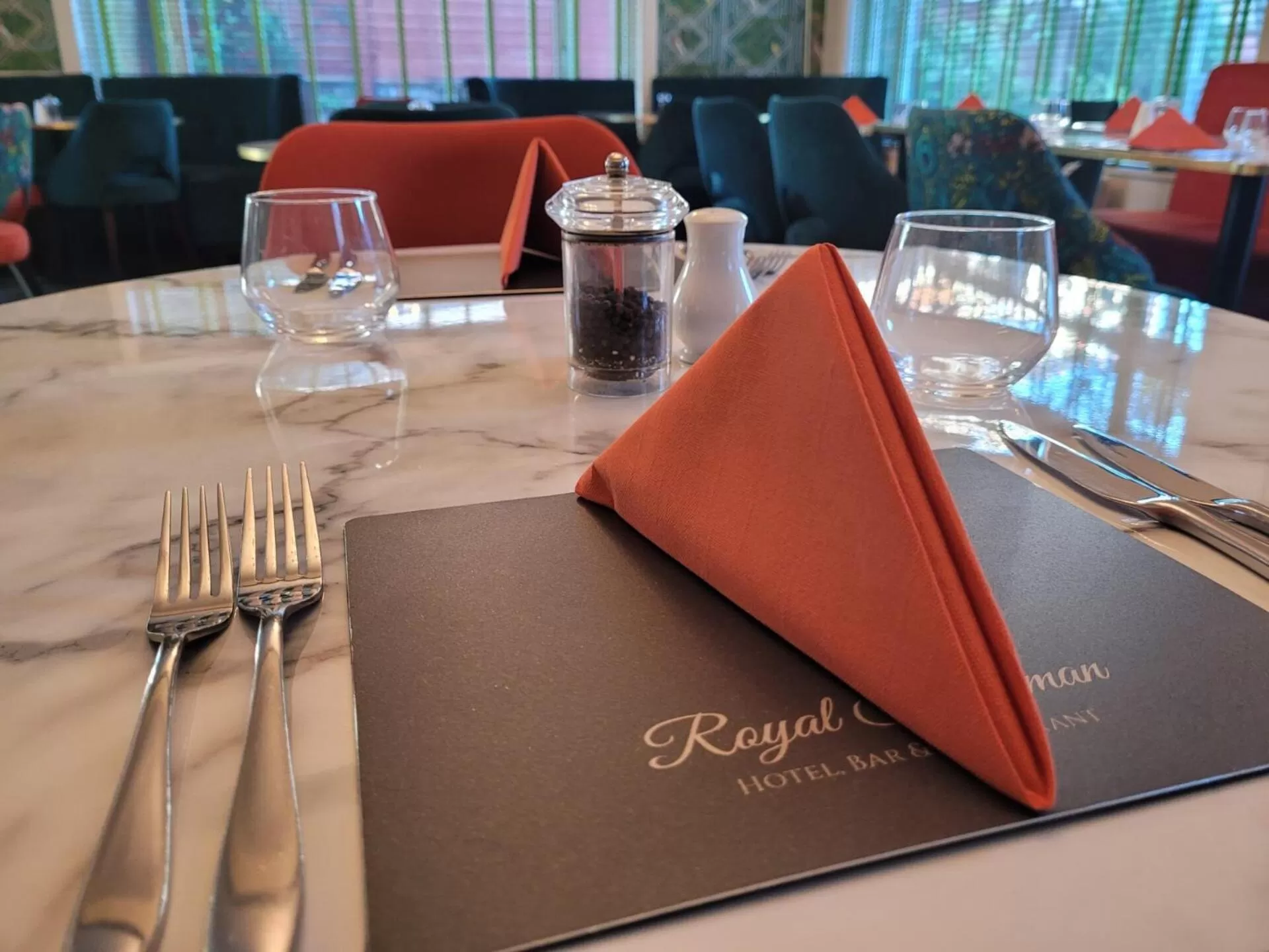 Restaurant/places to eat in Royal Sportsman Hotel