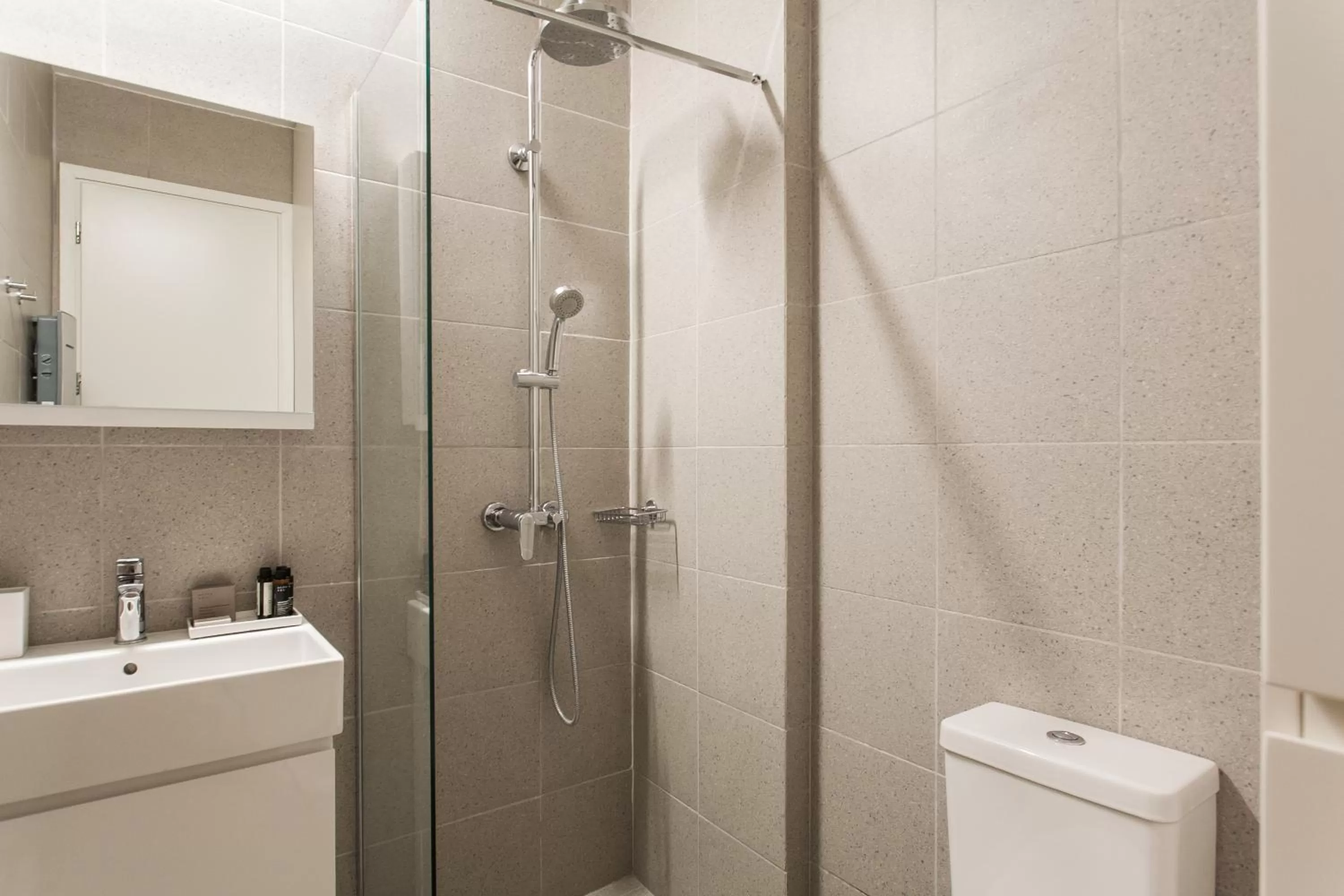 Bathroom in ZOIA The Hill by UPSTREET