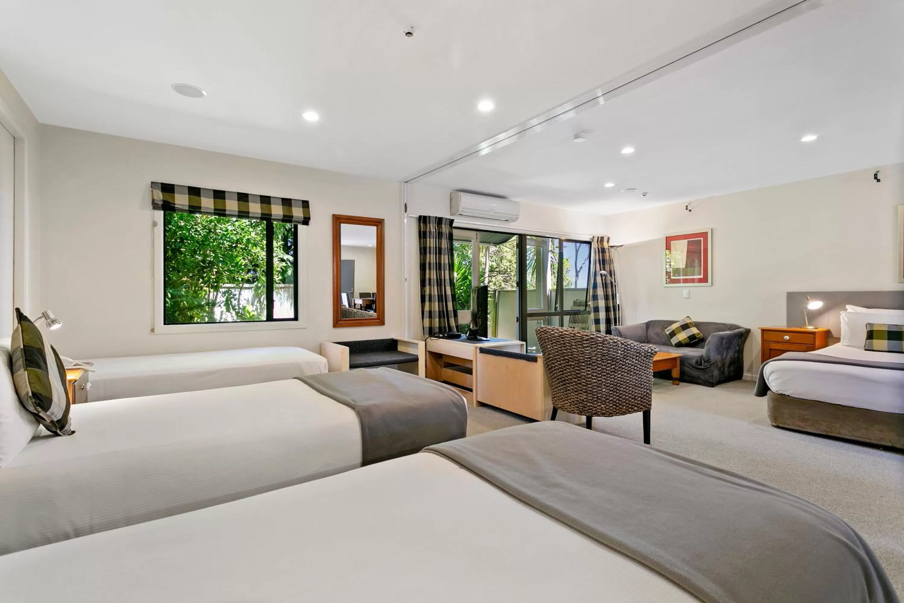 Seating area, Bed in Baycrest Thermal Lodge