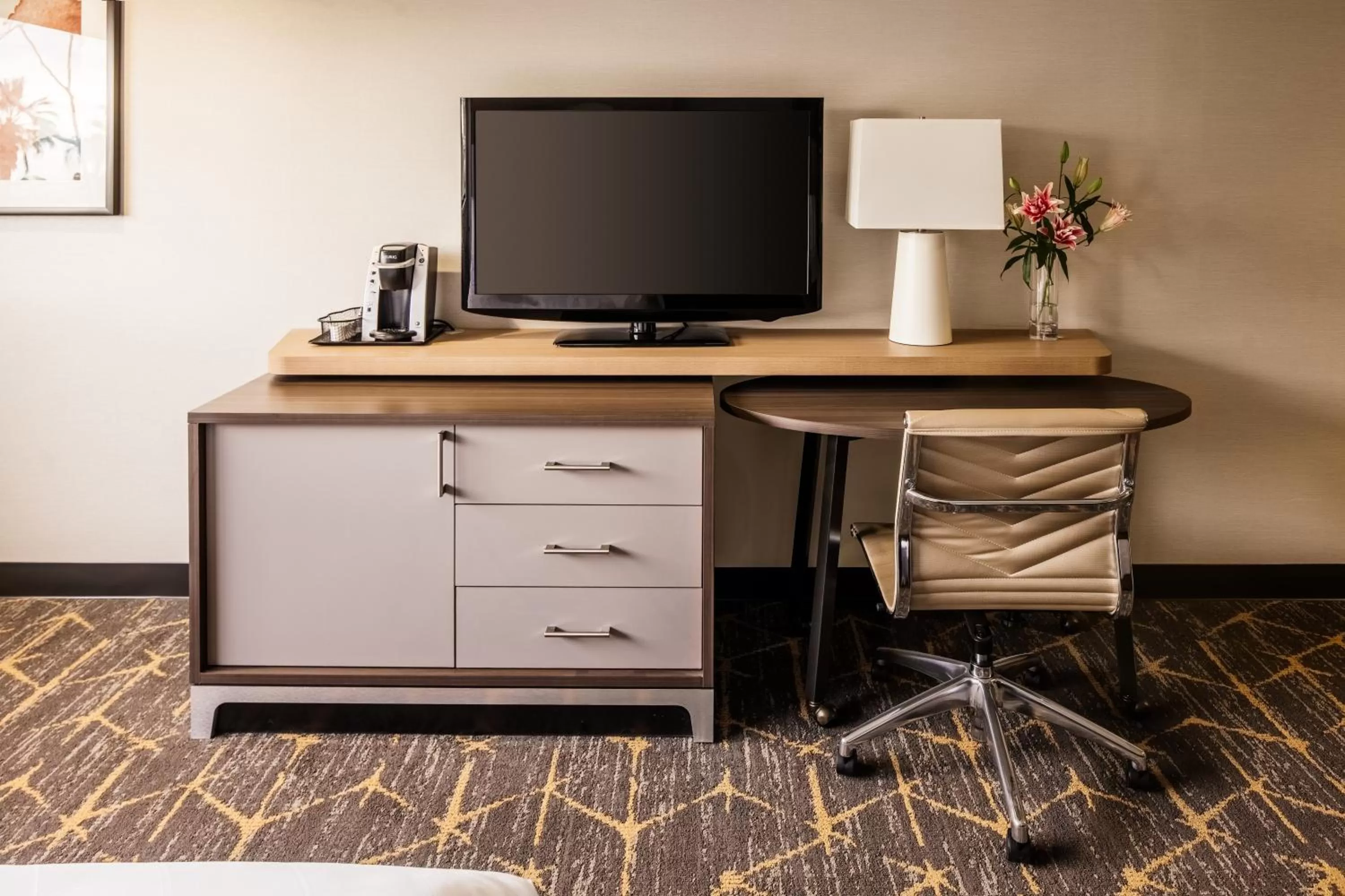 TV and multimedia in Holiday Inn Santa Ana-Orange County Airport by IHG