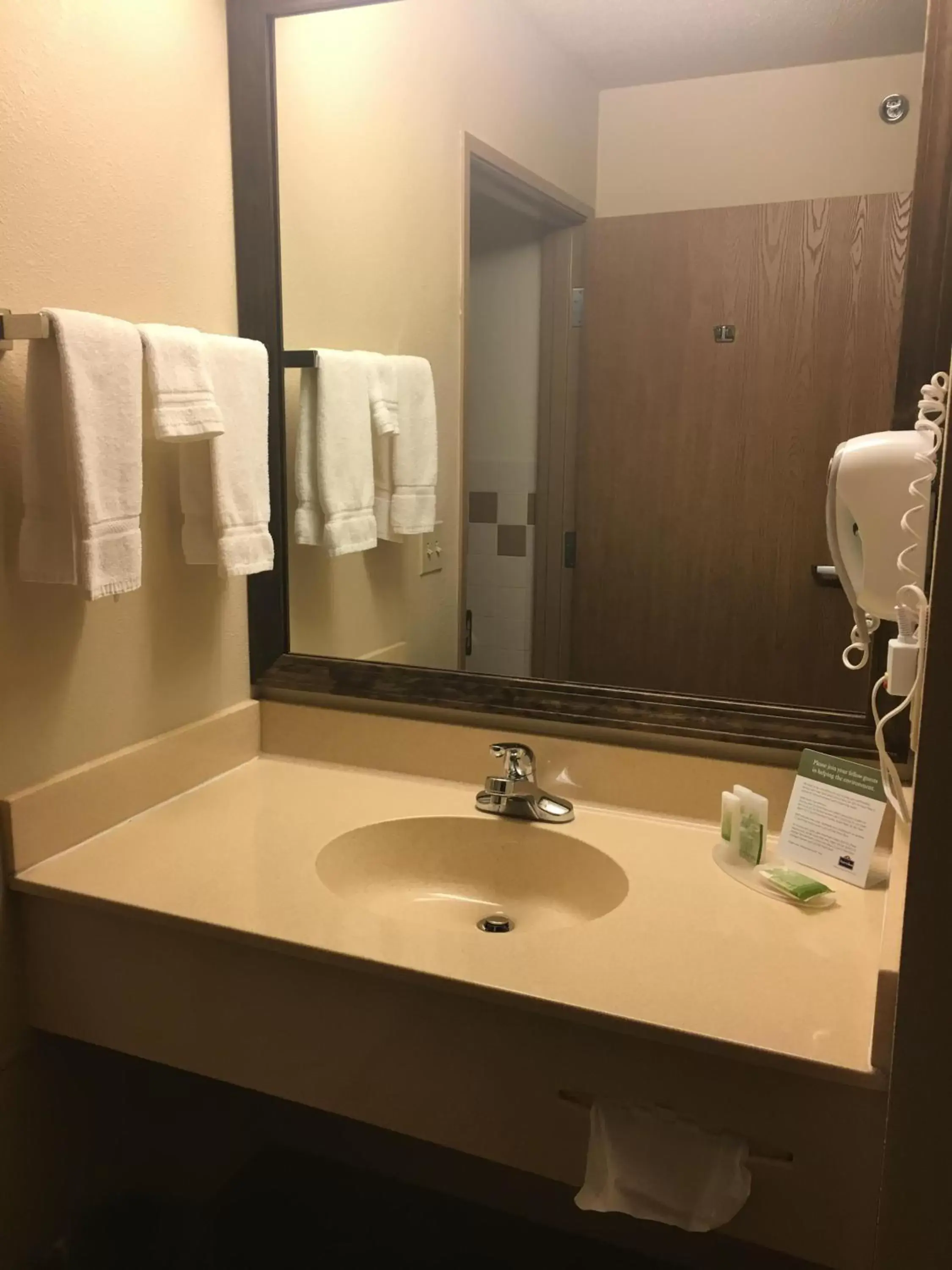 King Room - Non-Smoking in AmericInn by Wyndham Monmouth King Room - Non-Smoking in AmericInn by Wyndham Monmouth