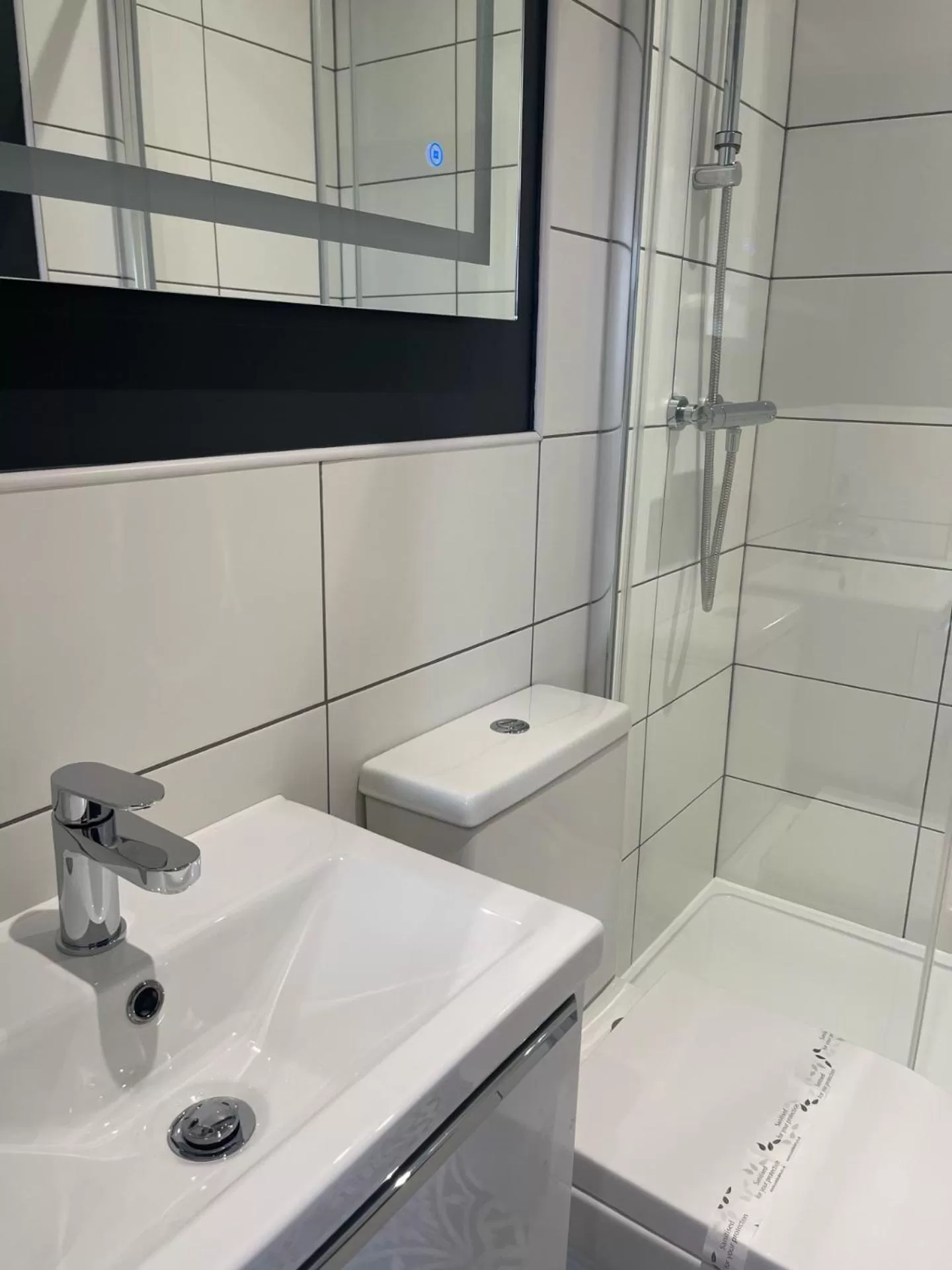 Shower in The Horseshoe & Castle